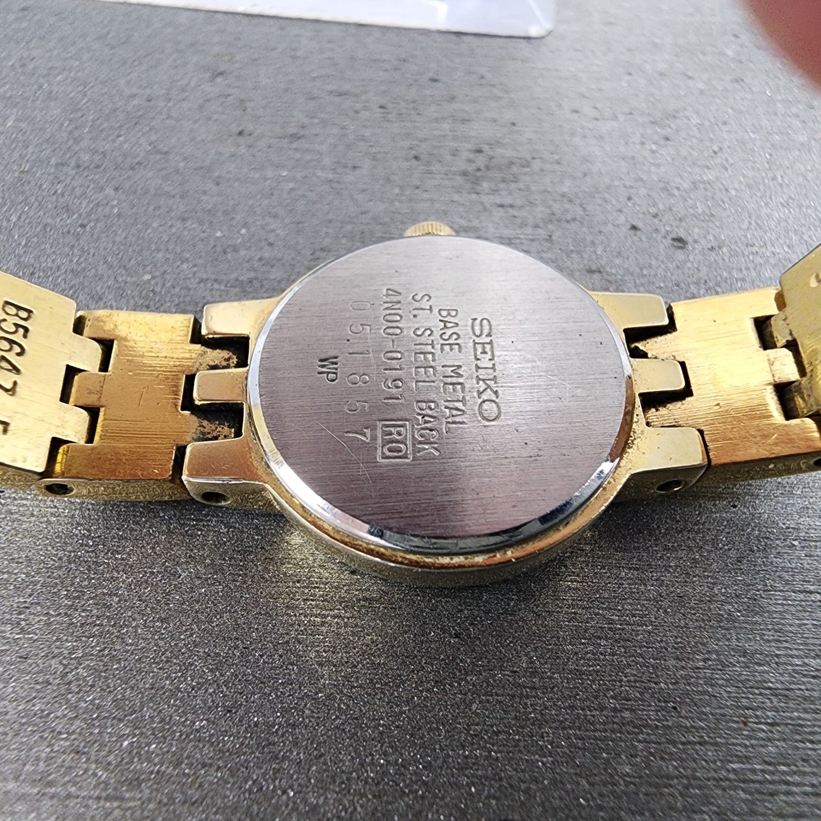 Seiko Watch Women 20mm Champagne Dial Gold Tone Round 4n000191 New Battery9