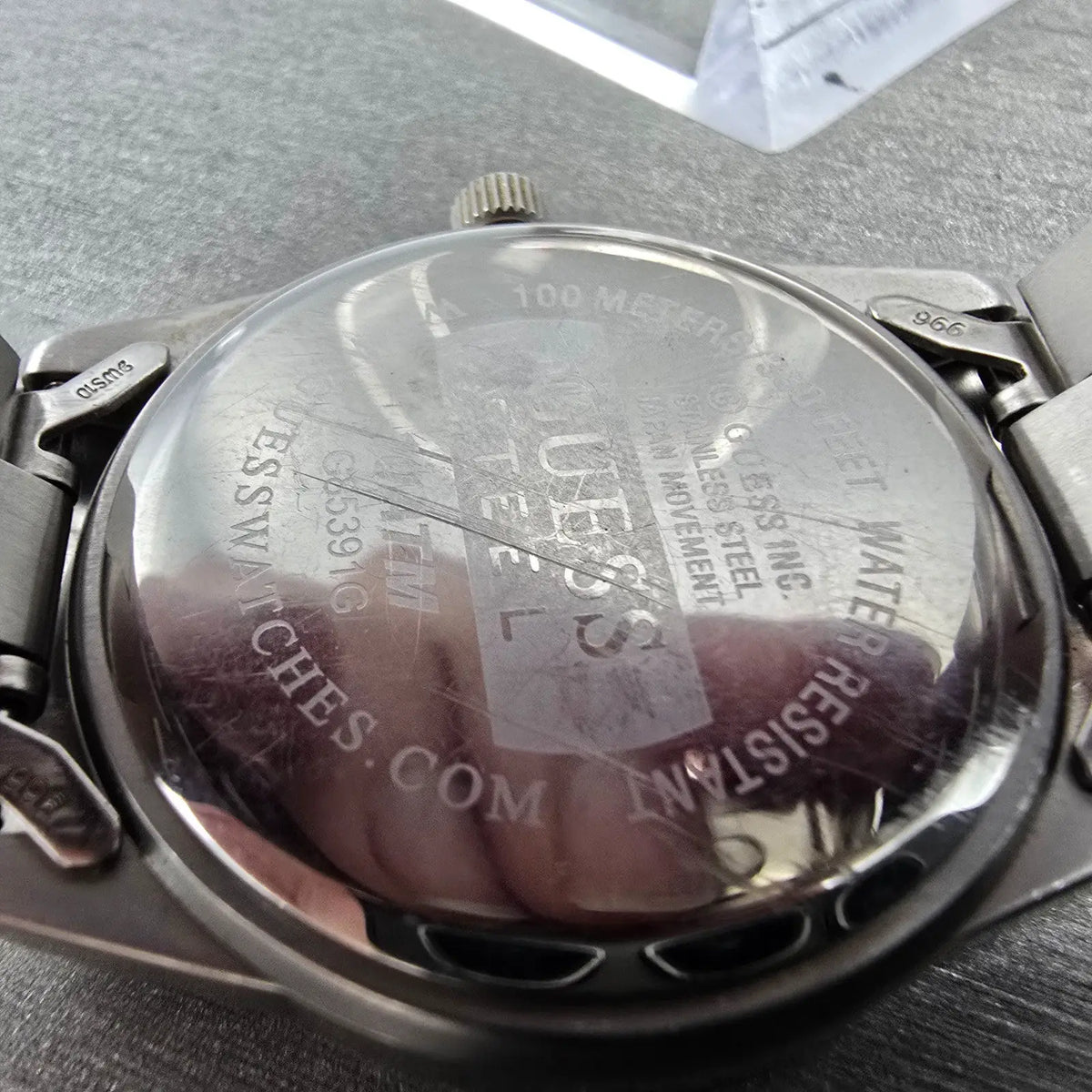 Guess Steel Watch Men 37mm Champagne Dial Steel Date Round G85391G New Battery9