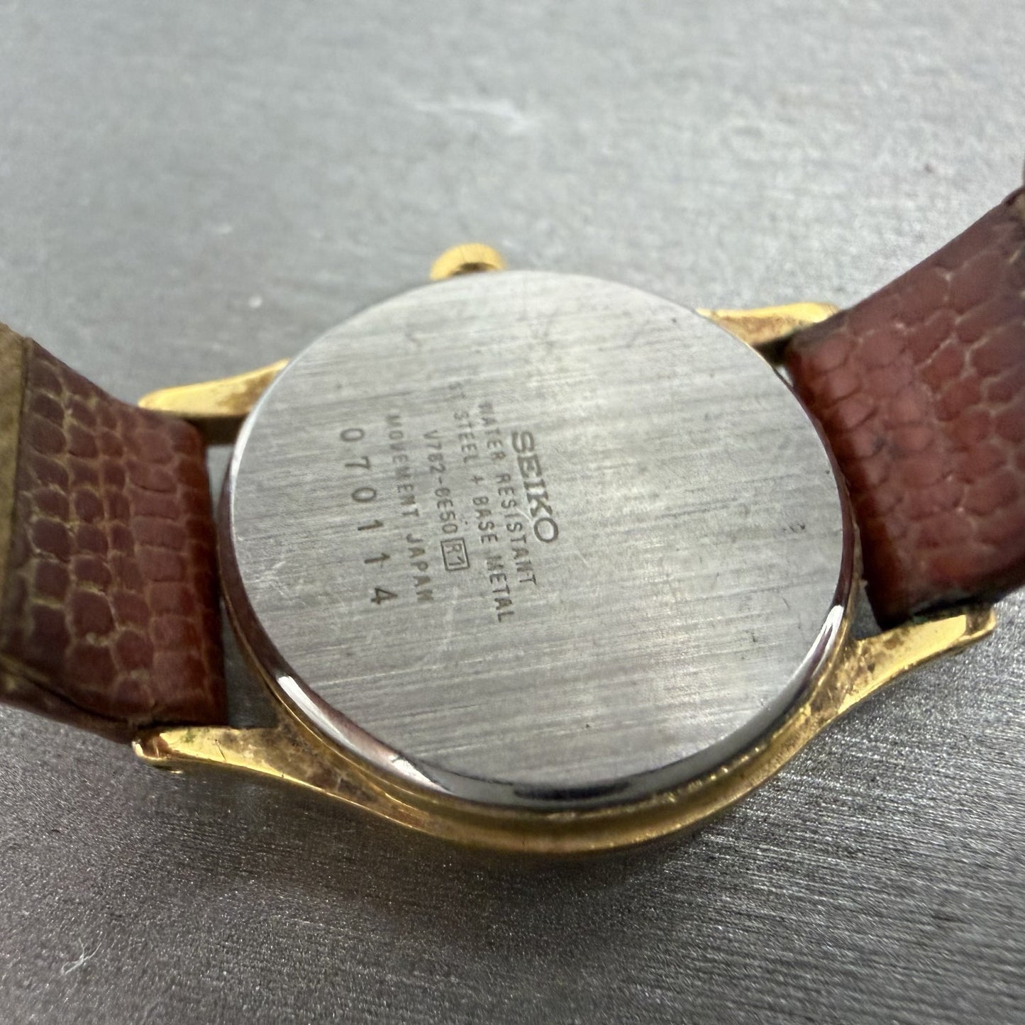 Seiko Watch Women 25mm White Dial Gold Tone Date Round V782-6E50 New Battery12