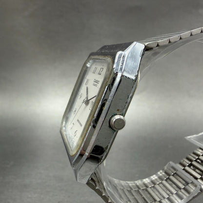 Casio MQ-518 Watch Men 30mm Silver Dial Silver Tone Rectangle Daydate New BattHJ2
