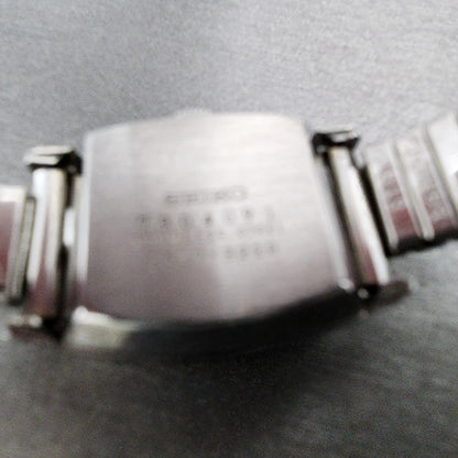 Vintage Seiko Matic lady Watch Women 20mm White Dial Silver Tone Date 2517 Runs9