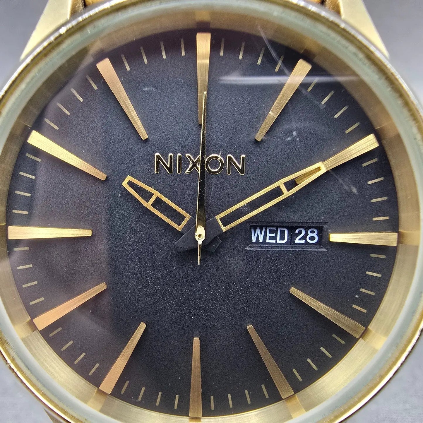 Nixon Sentry Watch Men 42mm Black Dial Gold Tone Daydate Round New Battery1