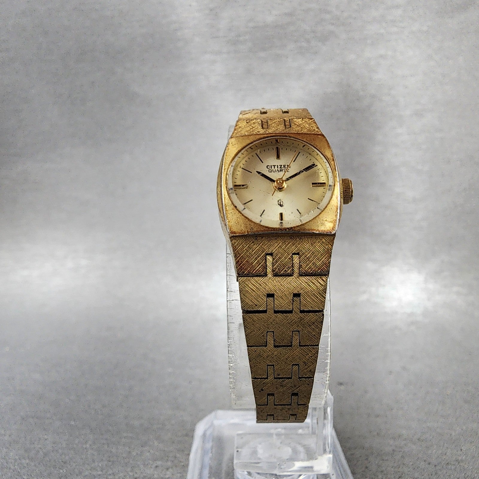 Citizen CQ Watch Women 18mm Champagne Dial Gold Tone 4752457 New Battery6