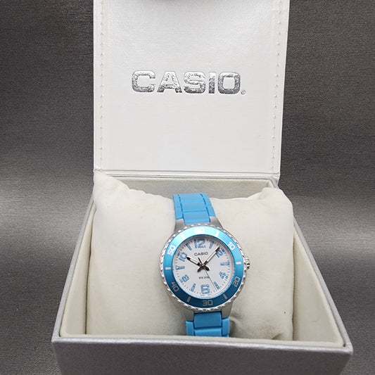 Casio Dive Watch Women 32mm White Dial Silver Tone Round LTP1331 New Battery0