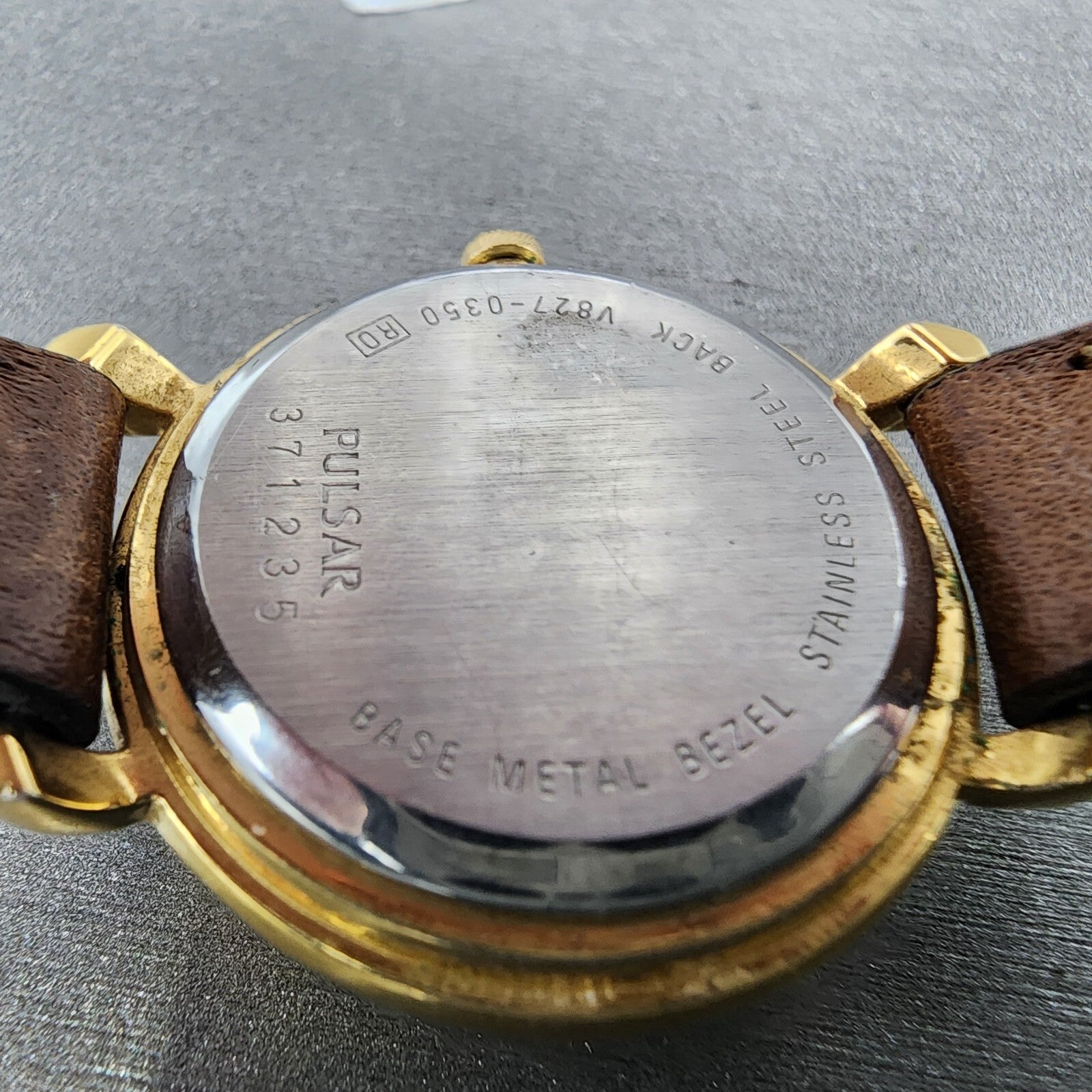 Pulsar Watch Women 29mm Cream Dial Gold Tone Date Round V8210350 New Battery9