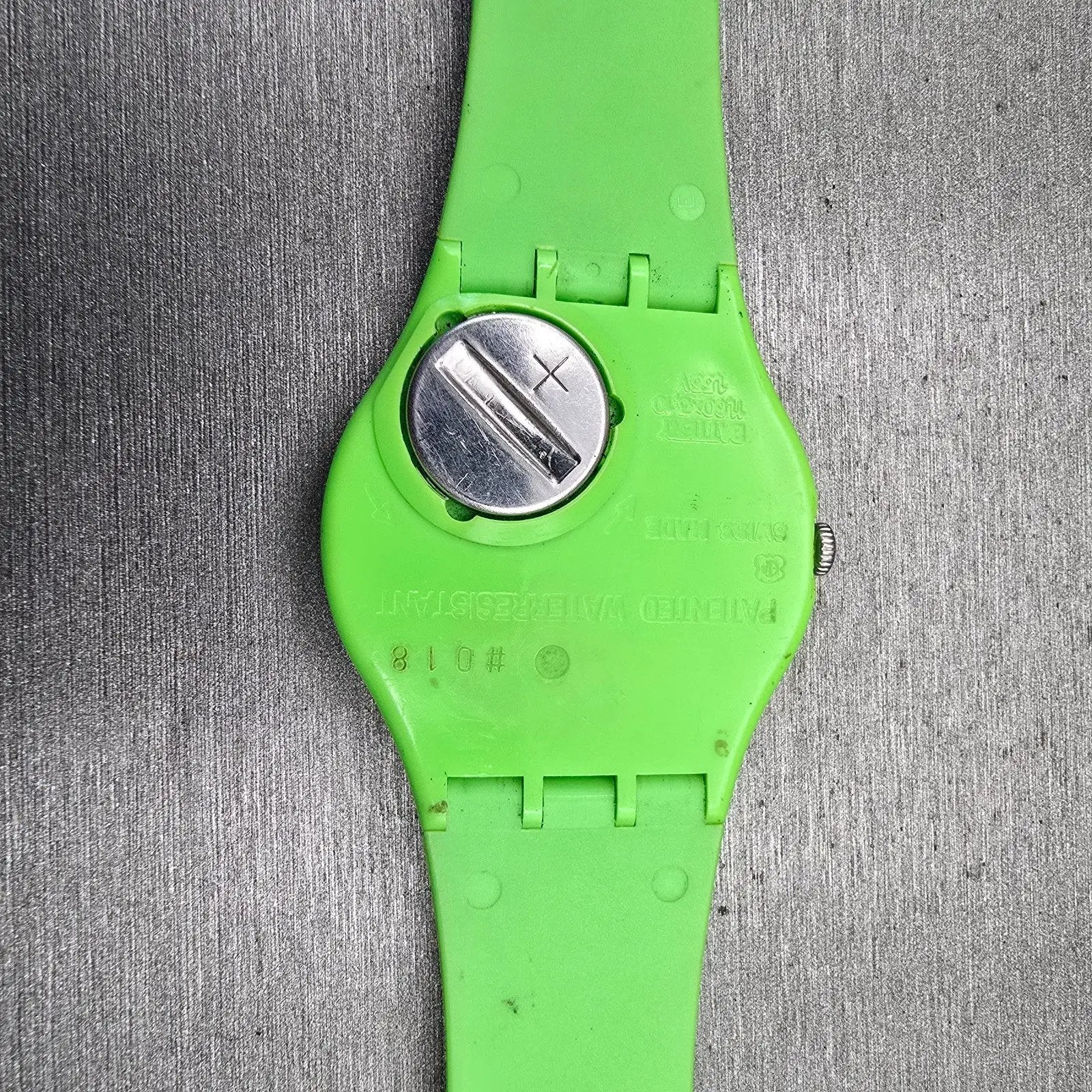 Swatch Playa Look Watch Women Silver Dial Green Case Round GZ215 New Battery11