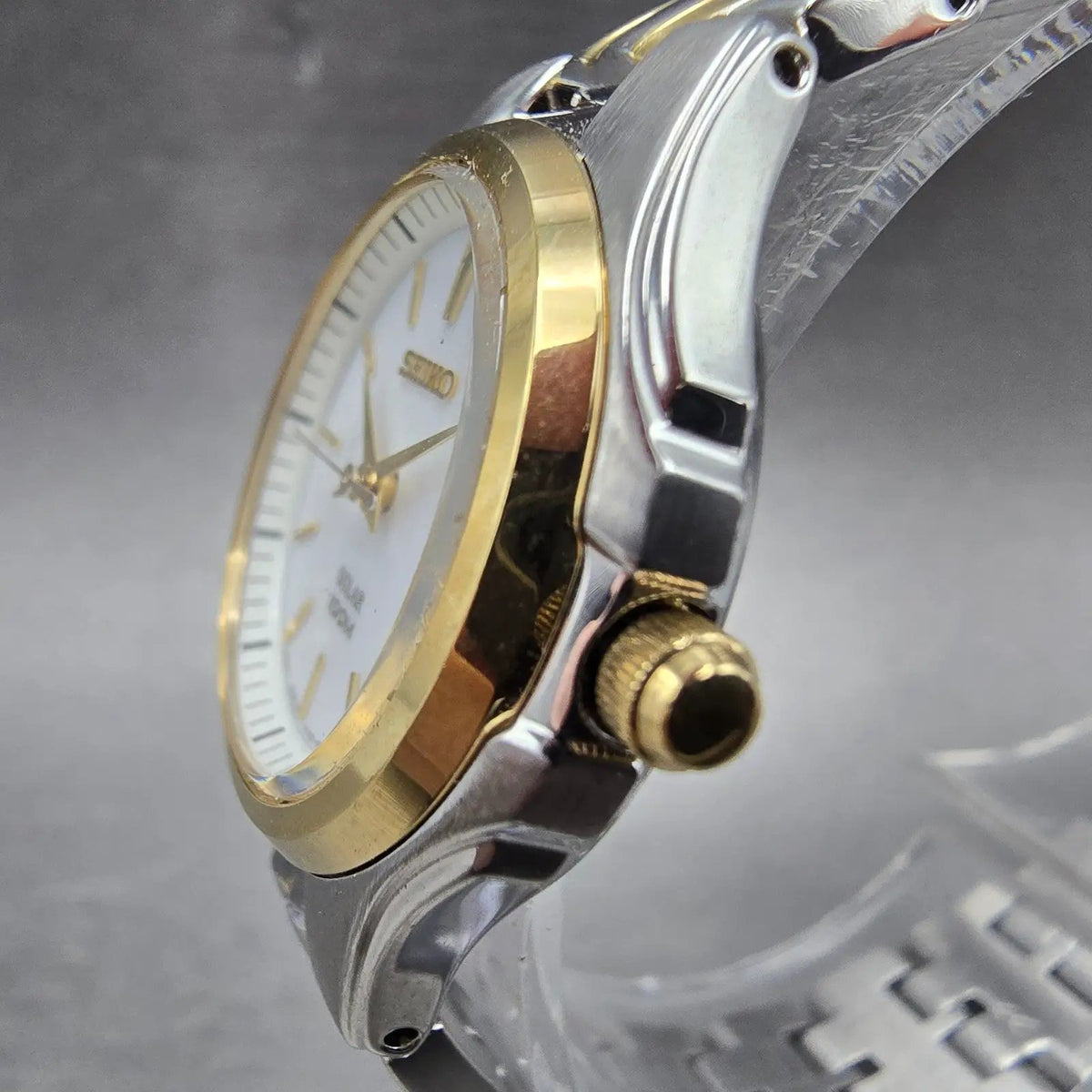 Seiko Solar Watch Women 28mm White Dial Two Tone Date Round V137-0BM0 Runs2