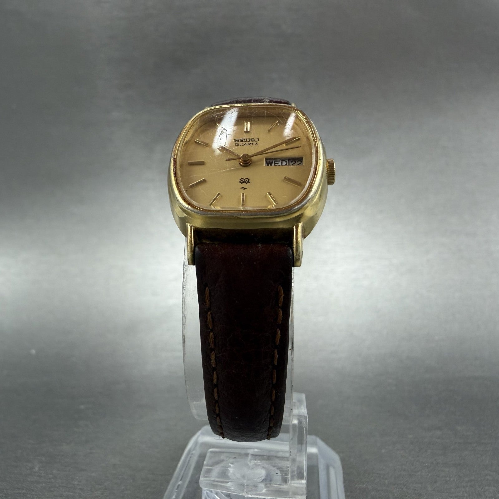 Seiko SQ Watch Women 21mm Champagne Dial Gold Tone Daydate 8523-5009 New Batt JO5