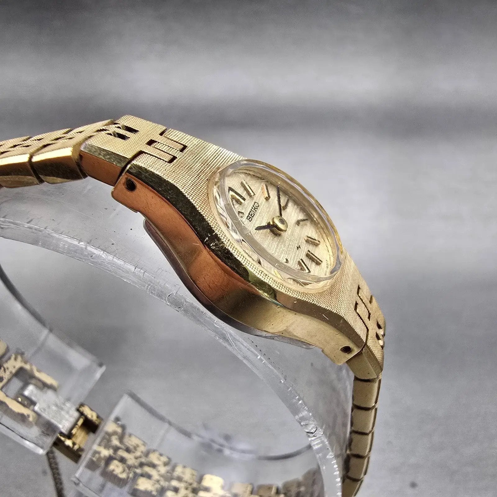 Seiko Watch Women 17mm Gold Dial Gold Tone Round 11-0639 Manual Wind Works VTG3