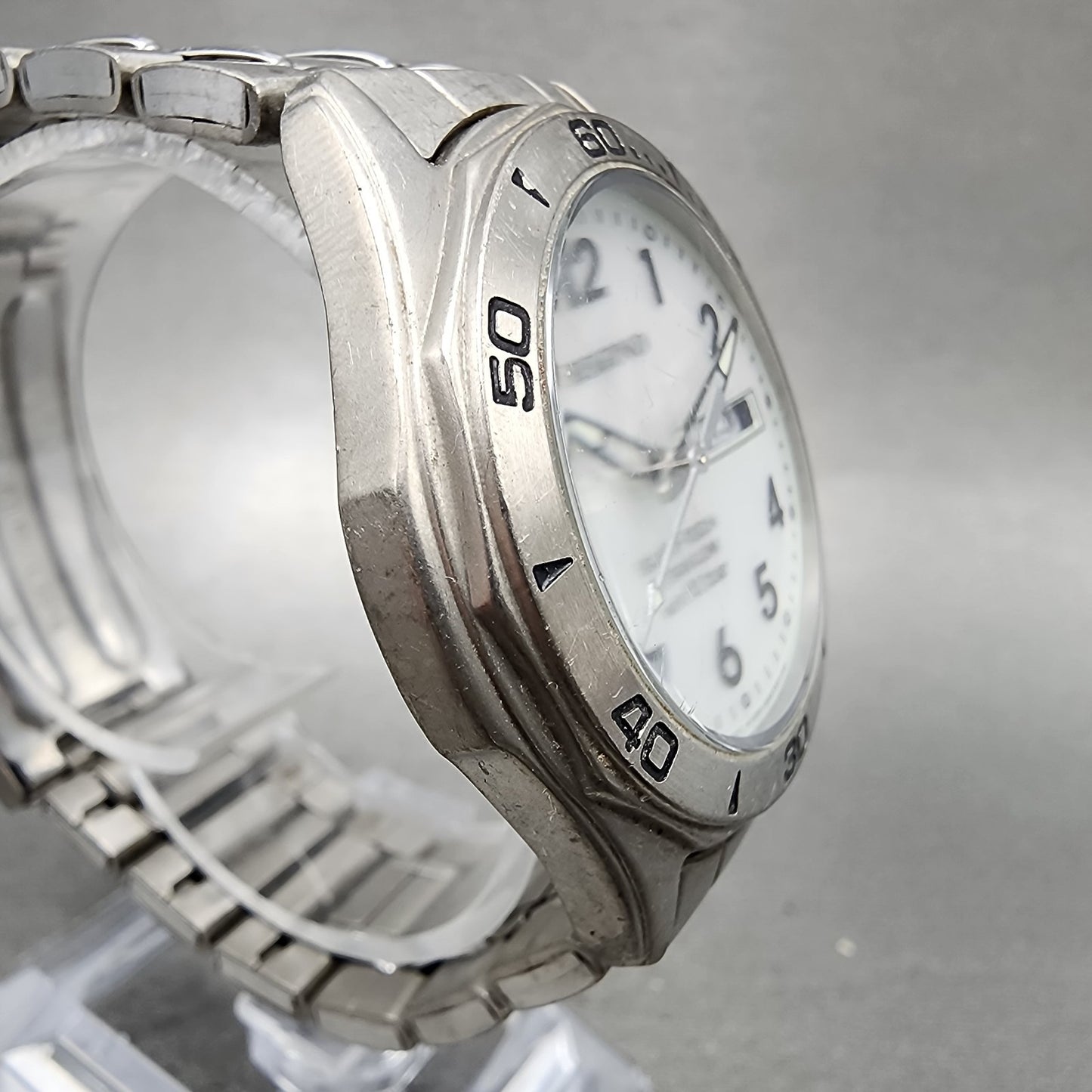 Citizen Reguno Solar Watch Men 39mm White Dial Titanium Daydate Round Runs3