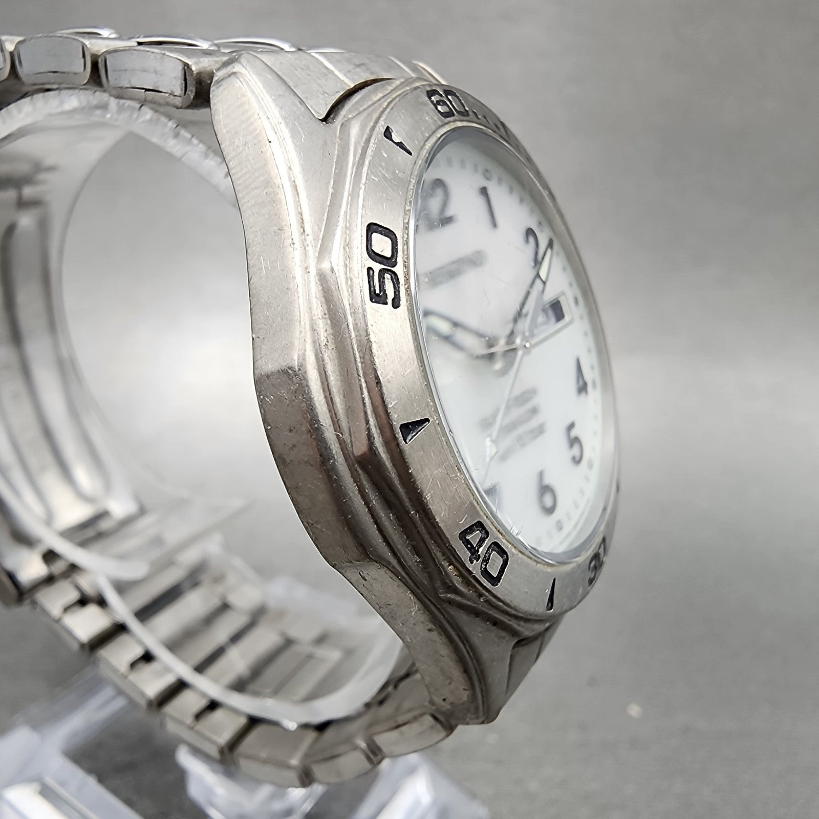 Citizen Reguno Solar Watch Men 39mm White Dial Titanium Daydate Round Runs3
