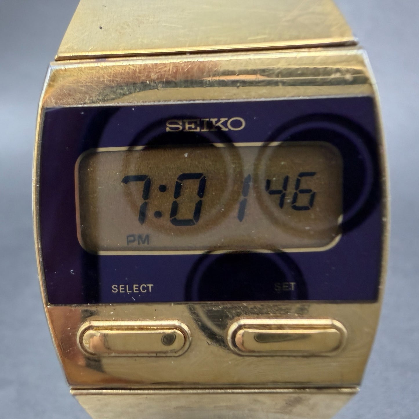 Seiko Digital Watch Men 28mm LCD Gold Tone Daydate F231-4009 Rectangle New Batt1