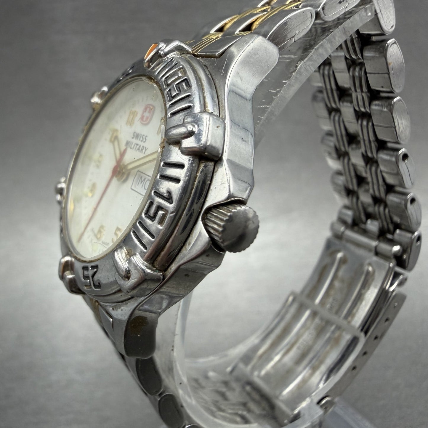Swiss Military Watch Women 29mm White Dial Two Tone Daydate Round New Battery A12