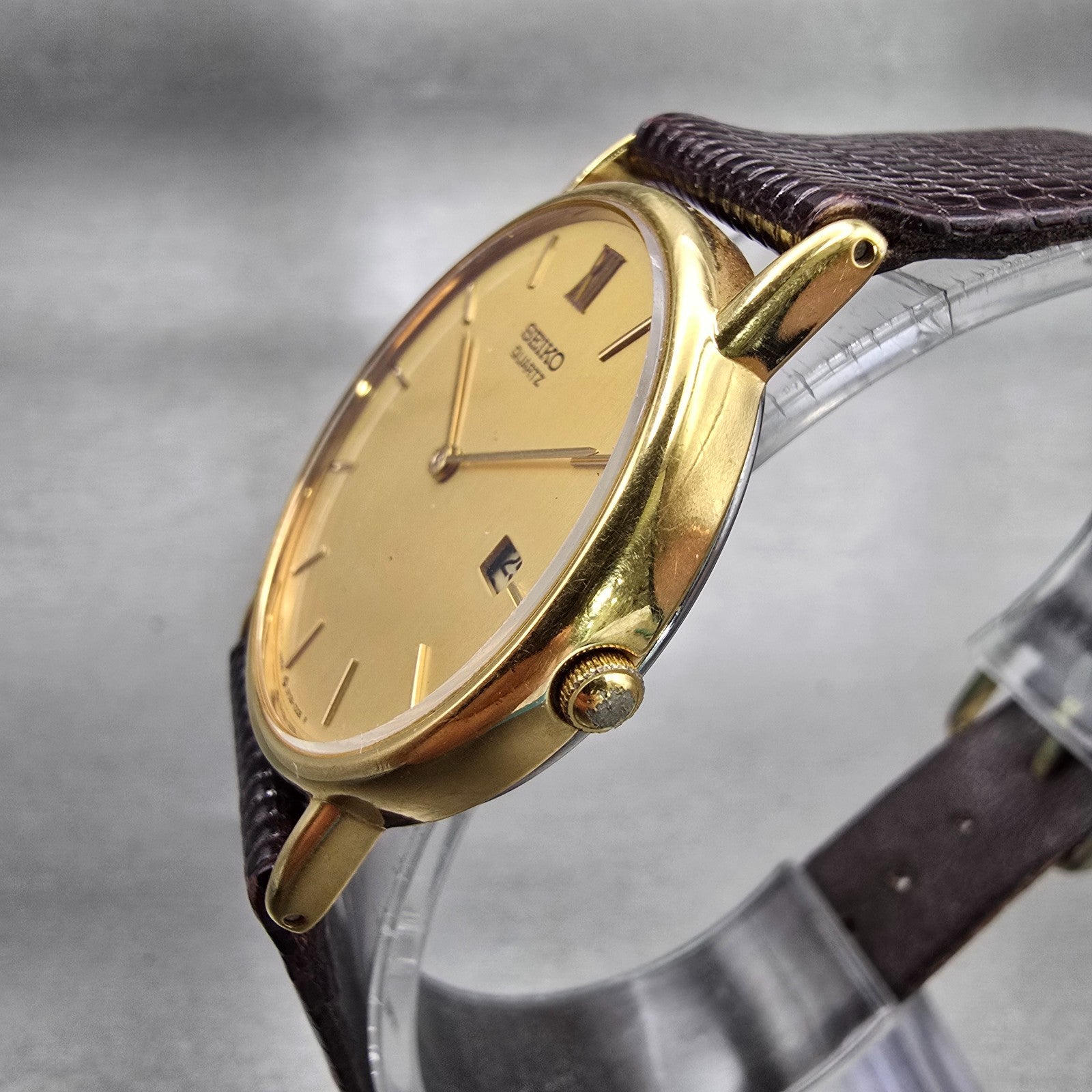 Seiko Watch Men 32mm Gold Dial Gold Tone Date Round 5Y39-7010 New Battery VTG2
