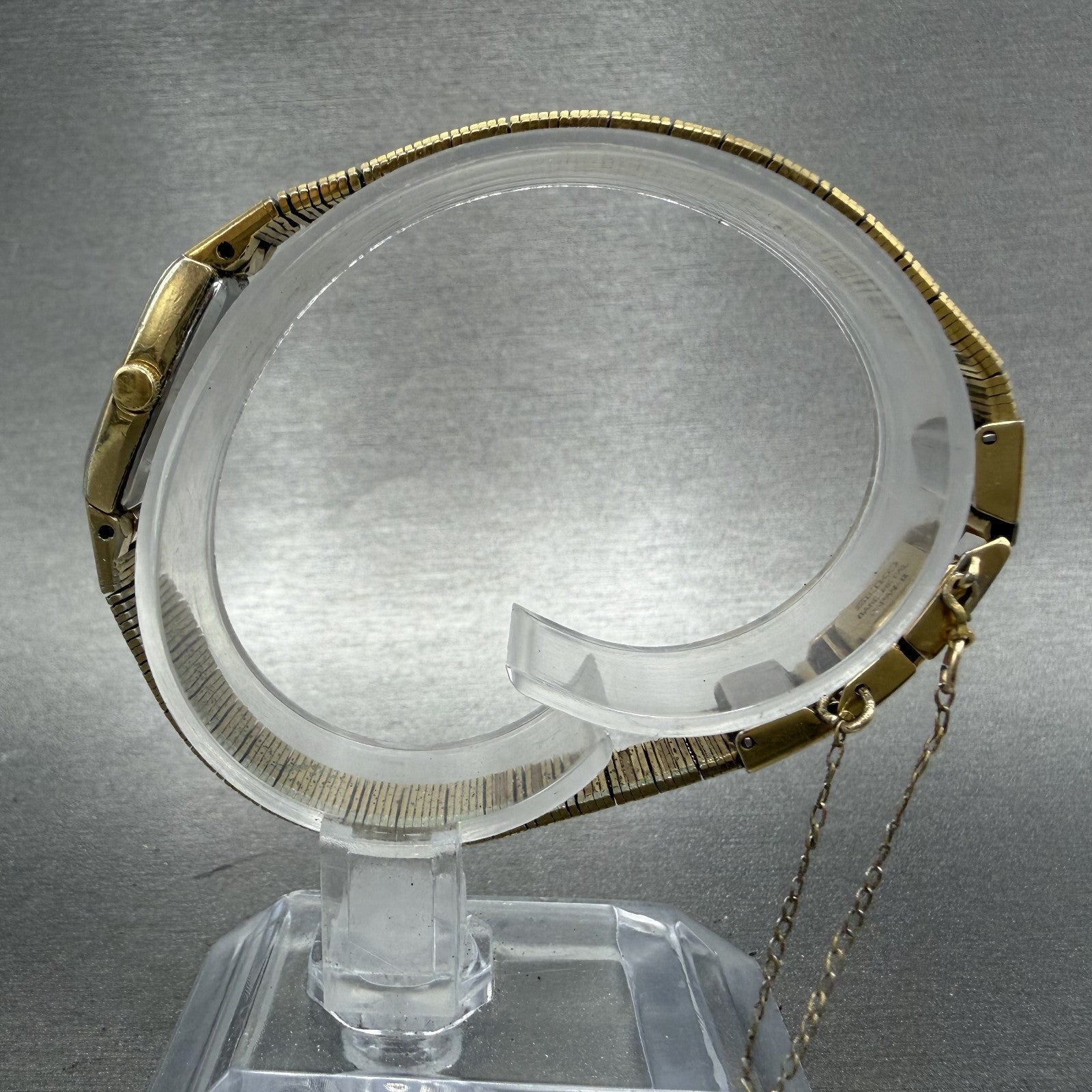 Seiko Tank Watch Women 13mm Champagne Dial Gold Tone Rectangle 2e205139 New Bat6
