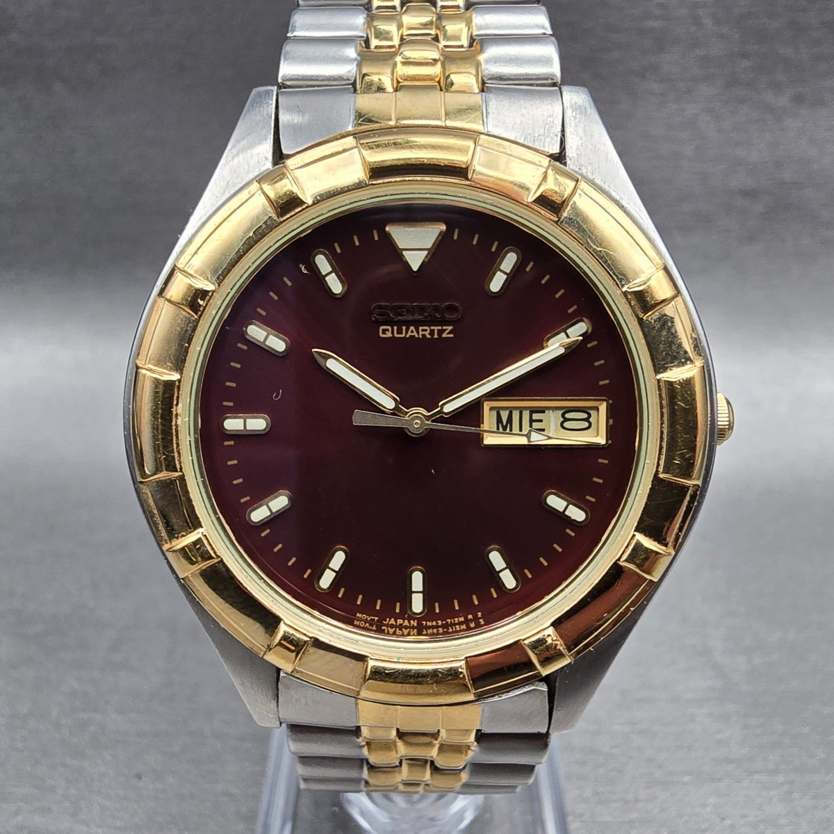 Seiko Watch Men 39mm Red Dial Two Tone Daydate Round 7N43-7068 New Battery0