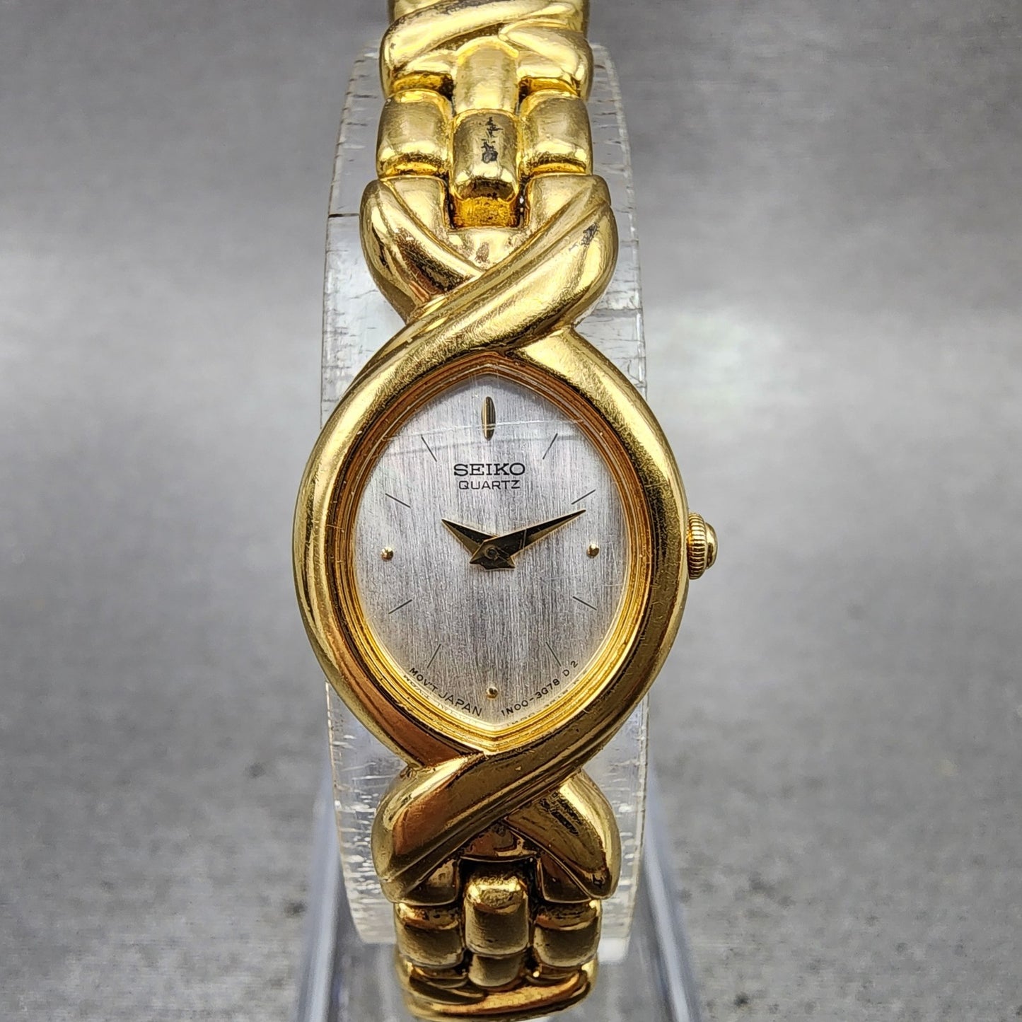 Seiko Watch Women 17mm MOP Dial Gold Tone Oval 1n006a89 New Battery VTG2
