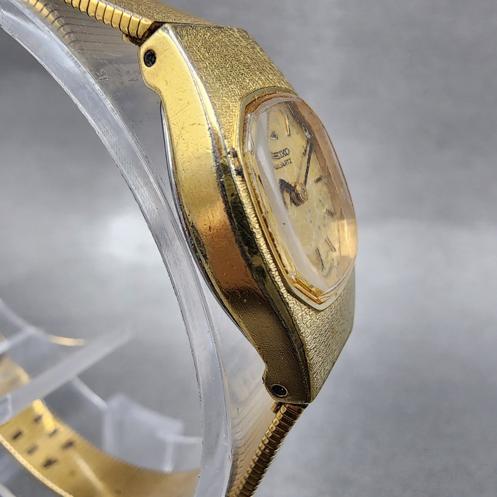 Seiko Watch Women 16mm Champagne Dial Gold Tone Round 2C205300 New Battery3