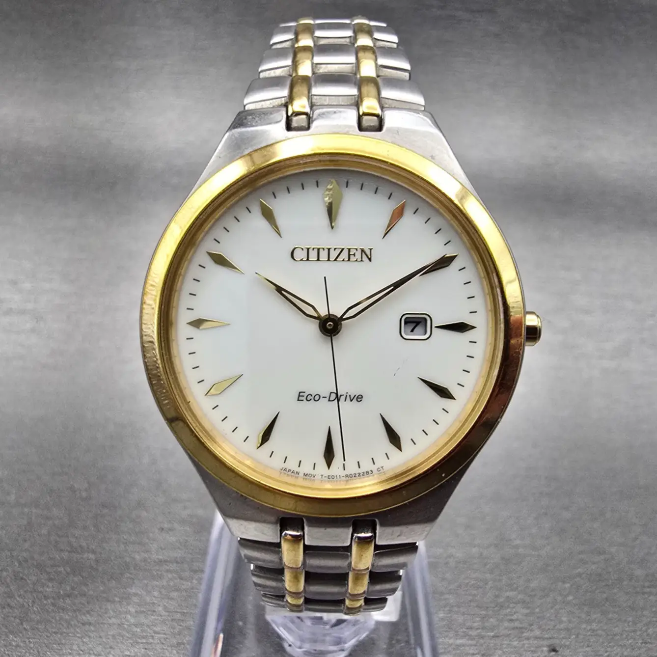 Citizen Eco-Drive Watch Women 32mm White Dial Two Tone Date E011-R008129 Works0