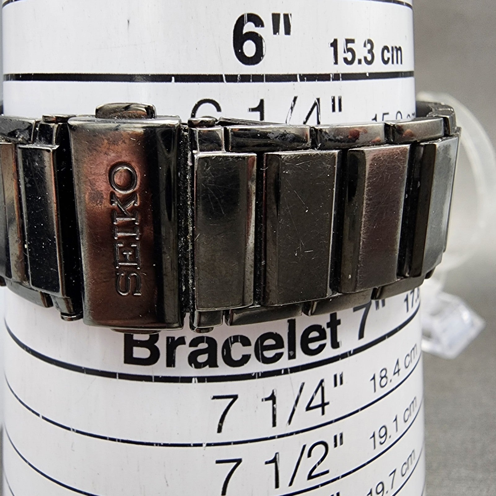 Seiko Solar Watch Men 39mm Black Dial Black Tone Date Round V1570AP0 Runs10