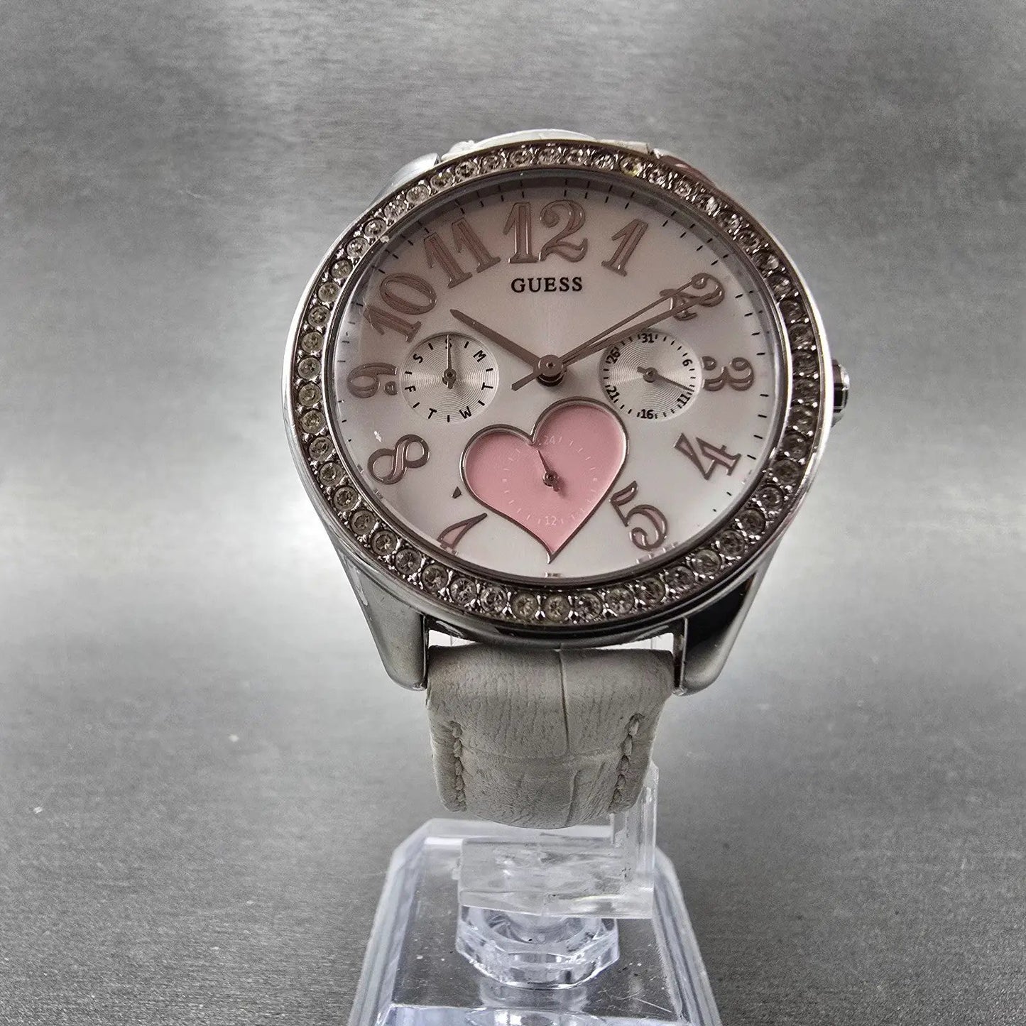 Guess Watch Women 36mm White Dial Silver Tone Daydate Round G86021L New Battery5