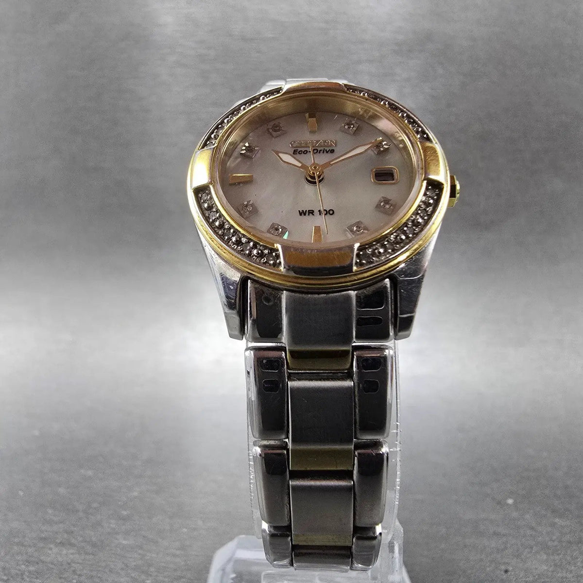 Citizen Eco-Drive Watch Women 26mm MOP Dial Two Tone Date E013-S076412 Runs 35