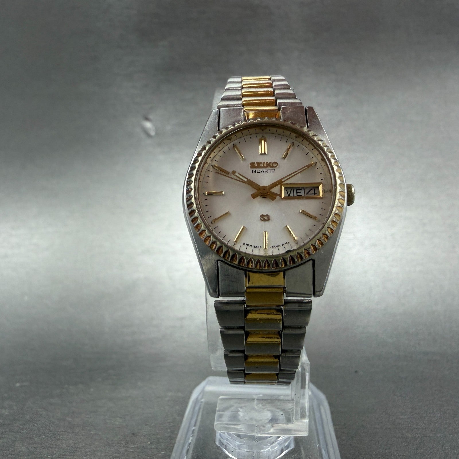 Seiko SQ Watch Women 25mm Silver Dial Two Tone Daydate Round 2A23-0039 NewBat 565
