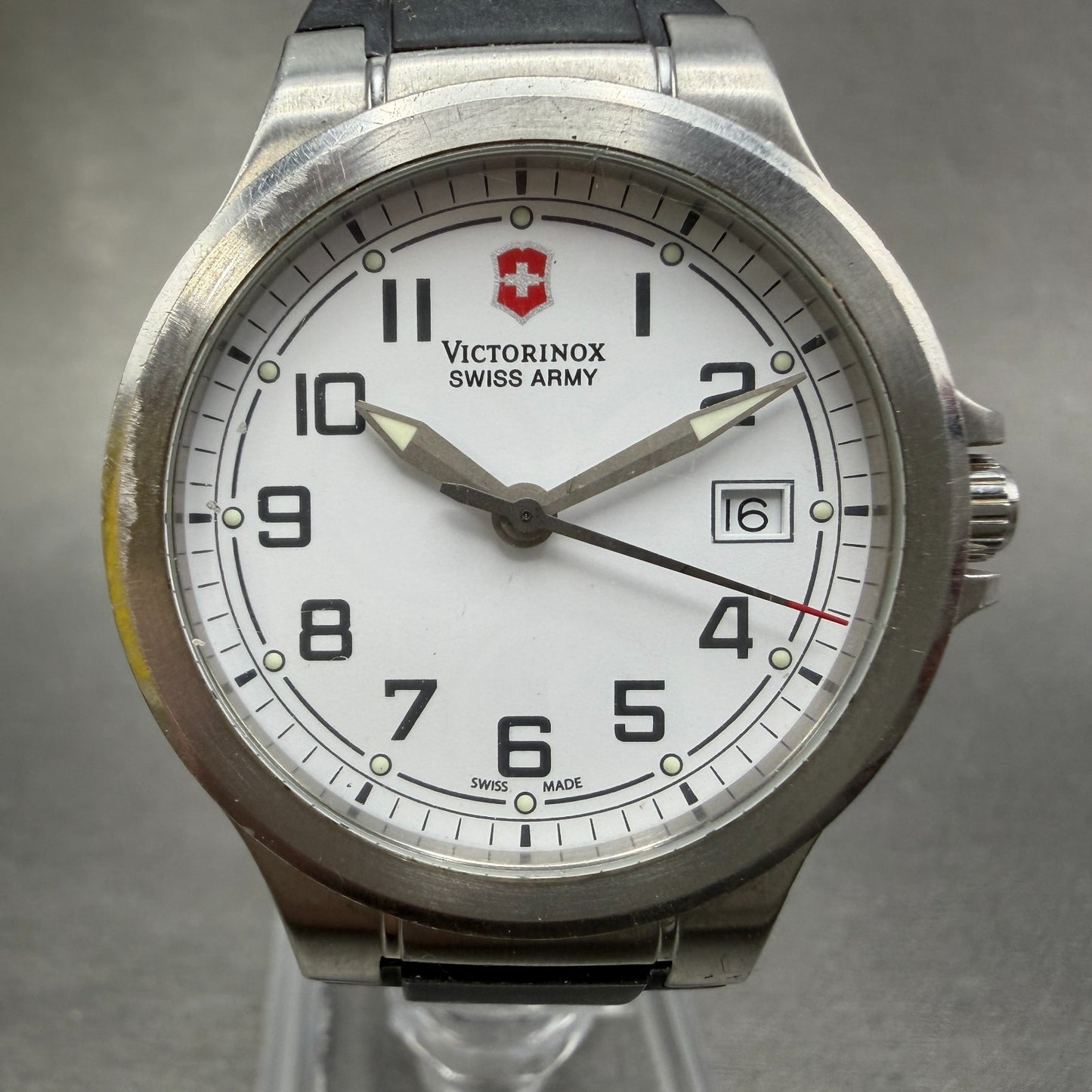 Victorinox Swiss Army Peak II Watch Women 34mm White Dial Steel Date New Battery0