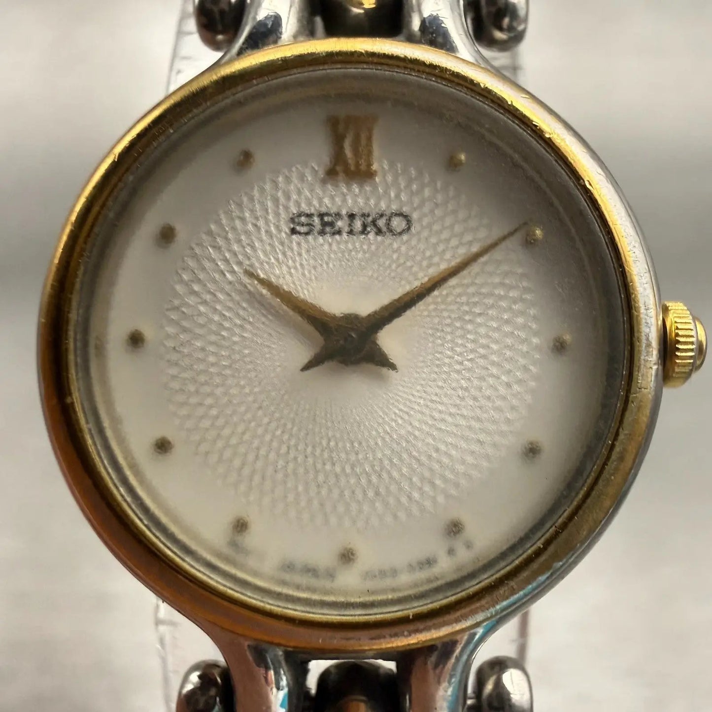 Seiko Watch Women 20mm White Dial Two Tone Round V400-1229 New Battery Vintage1