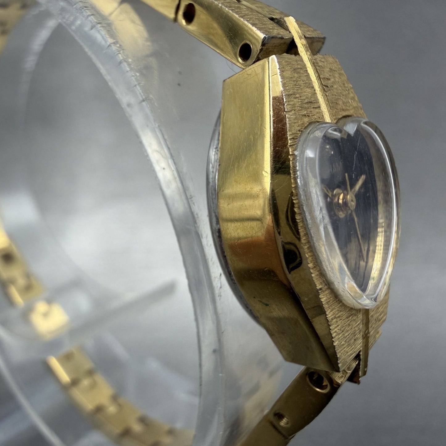 Waltham Heart Watch Women 16mm Black Dial Gold Tone Round New Battery VTG3