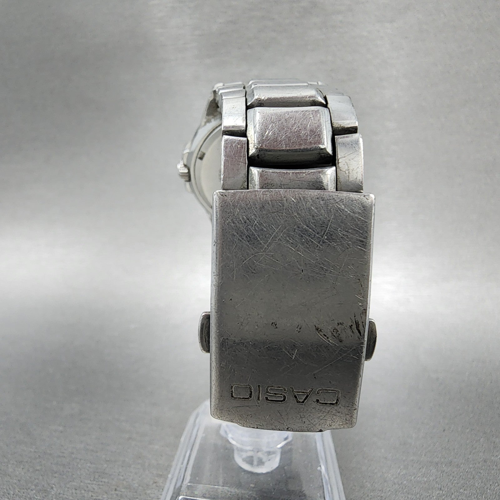 Casio MTD1046 Dive Watch Men 38mm Silver Dial Silver Tone Daydate PARTS8
