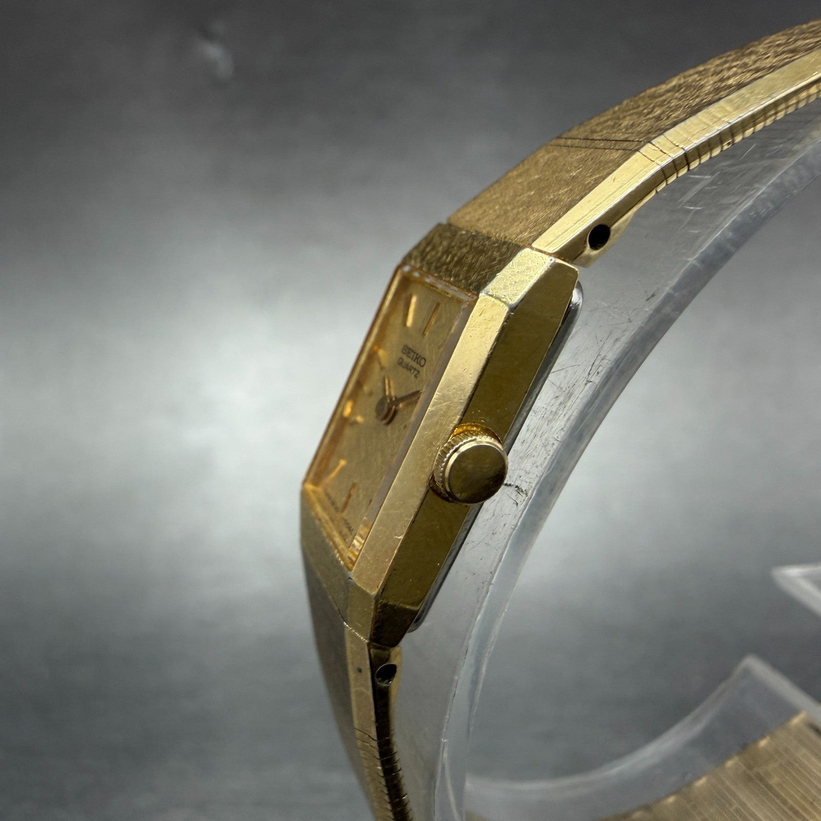 Seiko Tank Watch Women 12mm Champagne Dial Gold Tone 2e20-6259 New Battery KI902