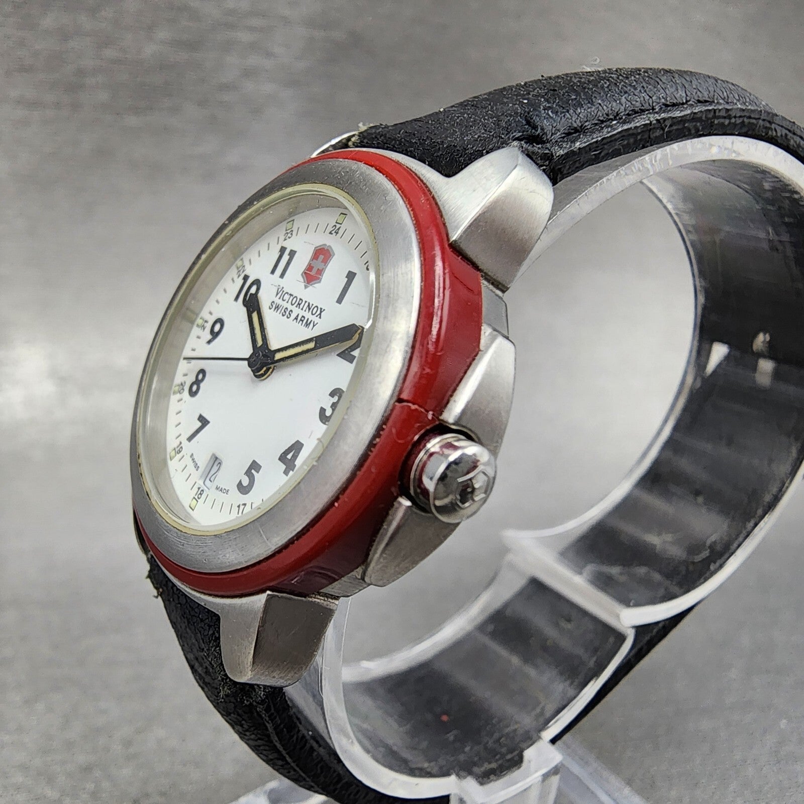 Victorinox Swiss Watch Women 28mm White Dial Steel Date Round 25547 PARTS2