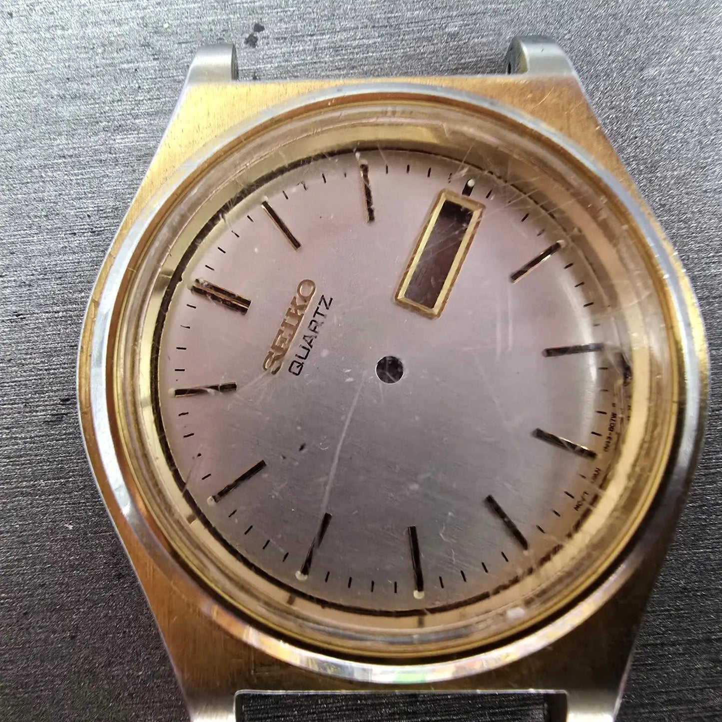 Seiko V743-8A20 Watch Case & Dial SIlver Dial Gold Tone Round 37mm W/Crystal1