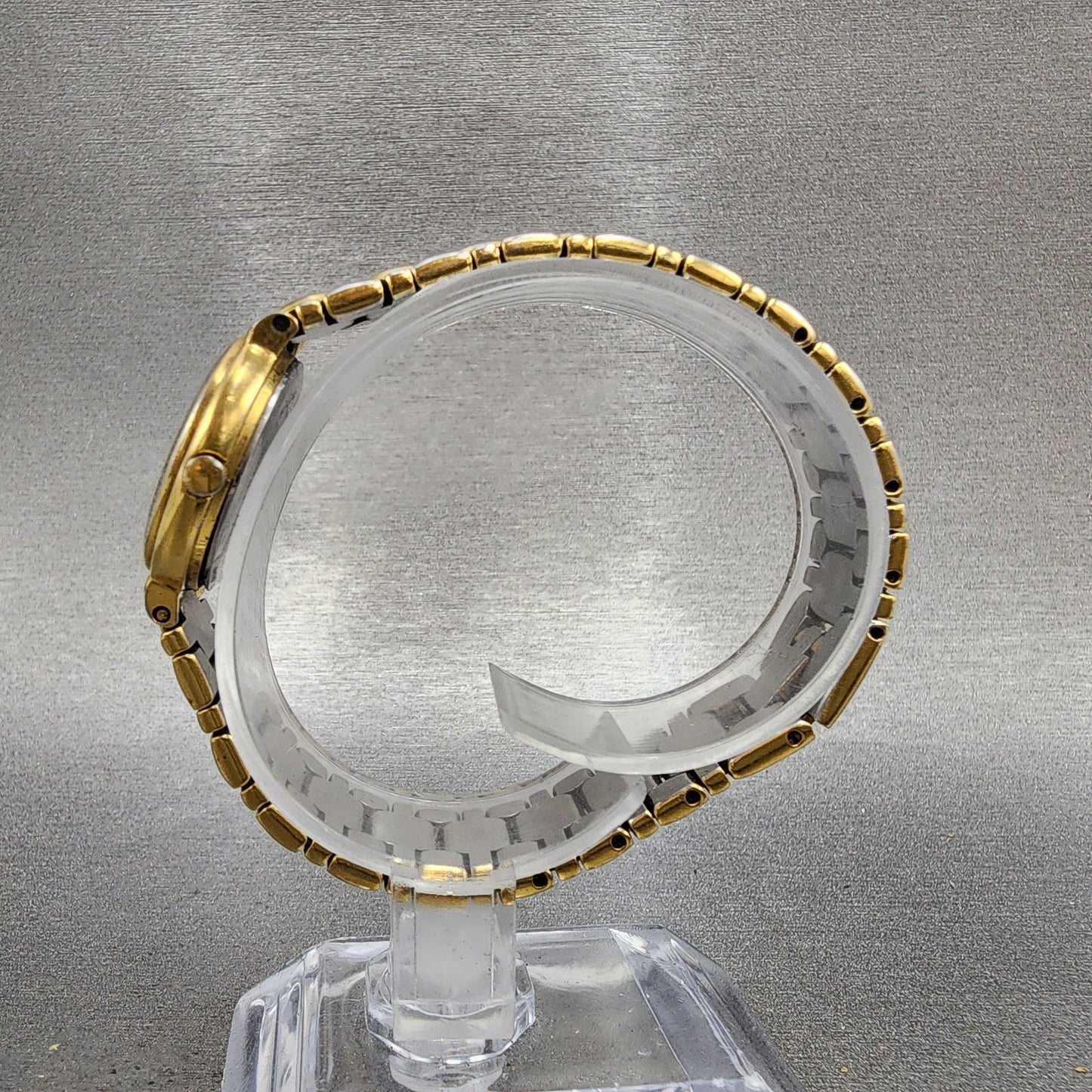 Bulova Diamond Watch Women 24mm MOP Dial Gold Tone Date 57p36 New Battery6