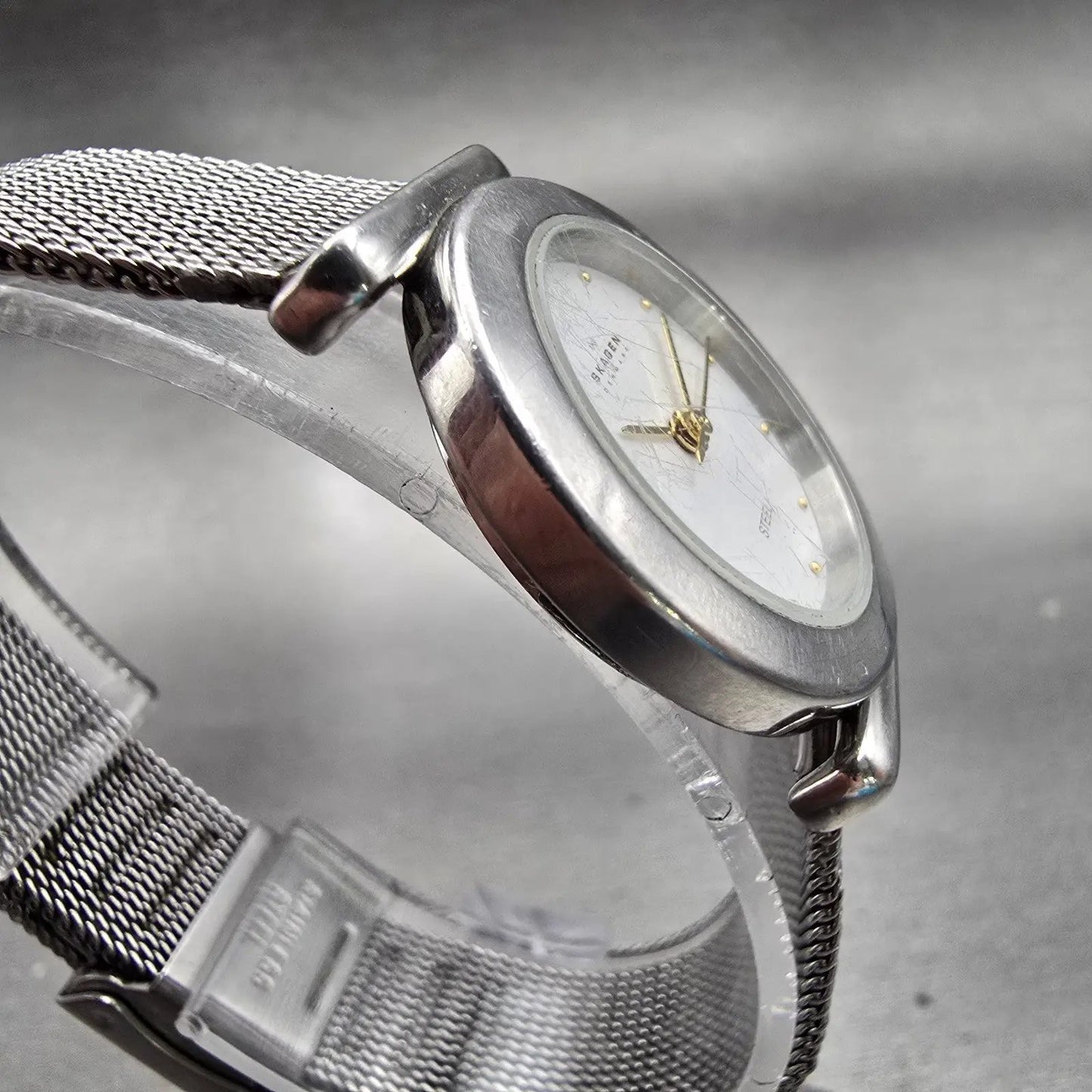 Skagen Watch Women 26mm White Dial Silver Tone Round 107SSSBD Mesh Band New Batt3