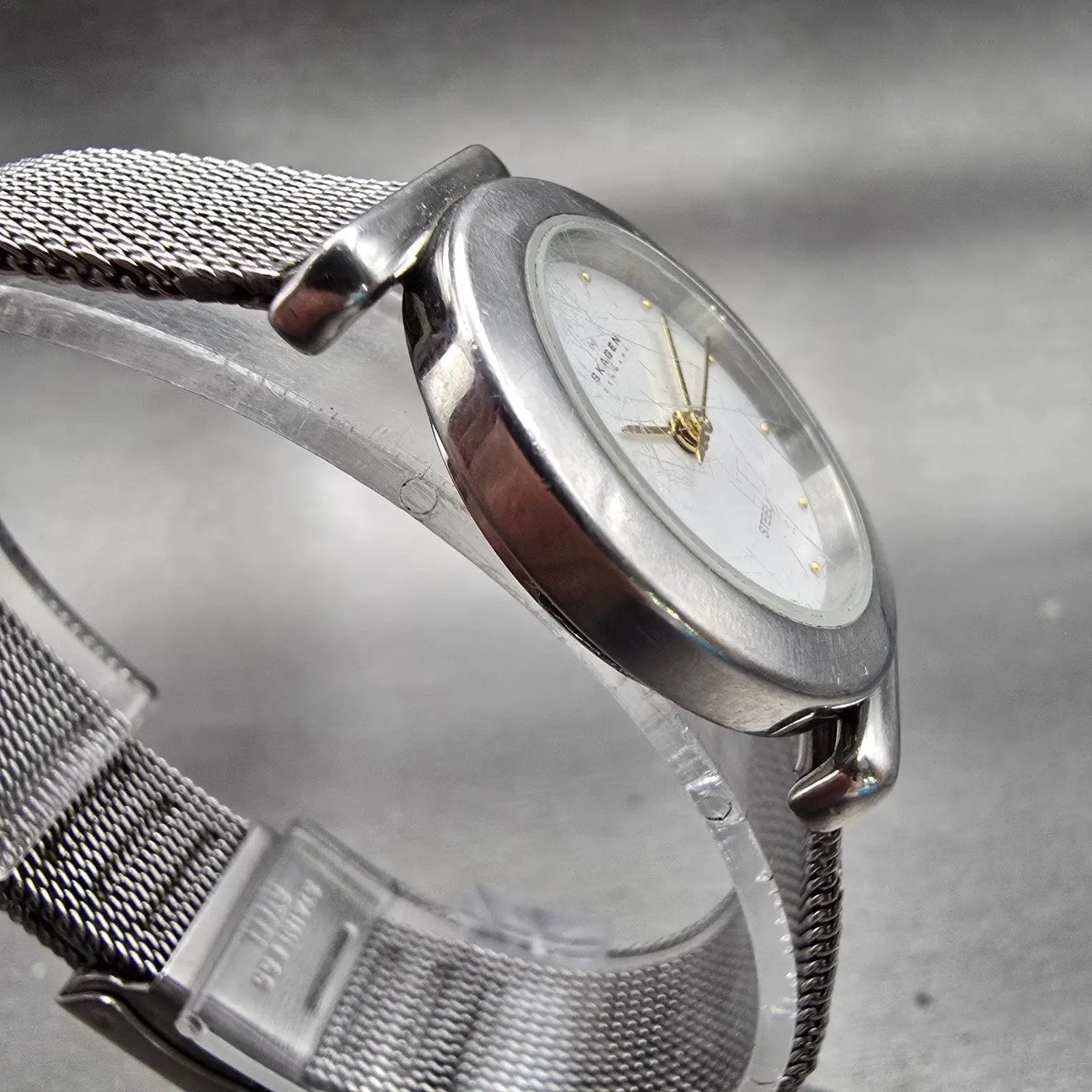 Skagen Watch Women 26mm White Dial Silver Tone Round 107SSSBD Mesh Band New Batt3