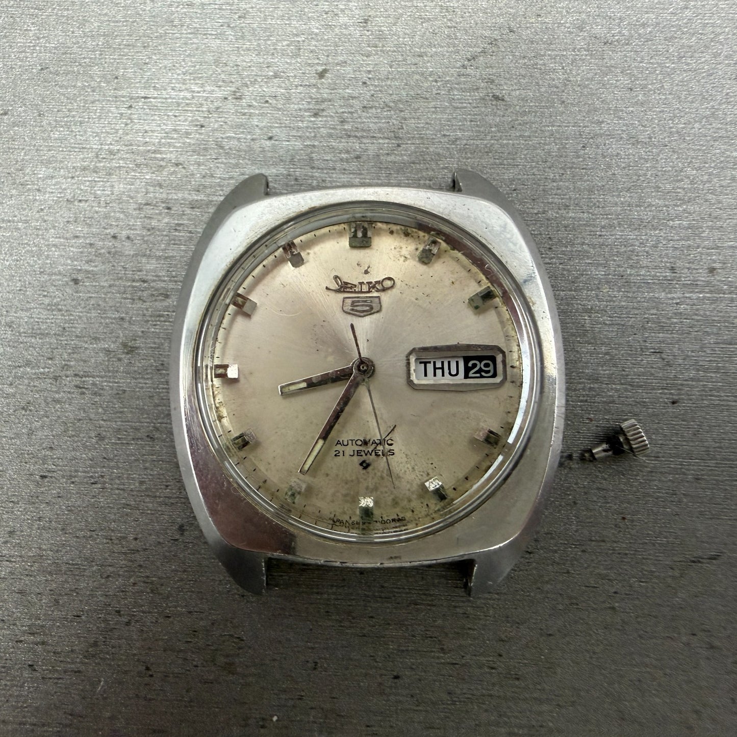 Seiko 5 Automatic Watch Men 35mm Silver Dial Silver Tone Daydate 6119-7100 PARTS0