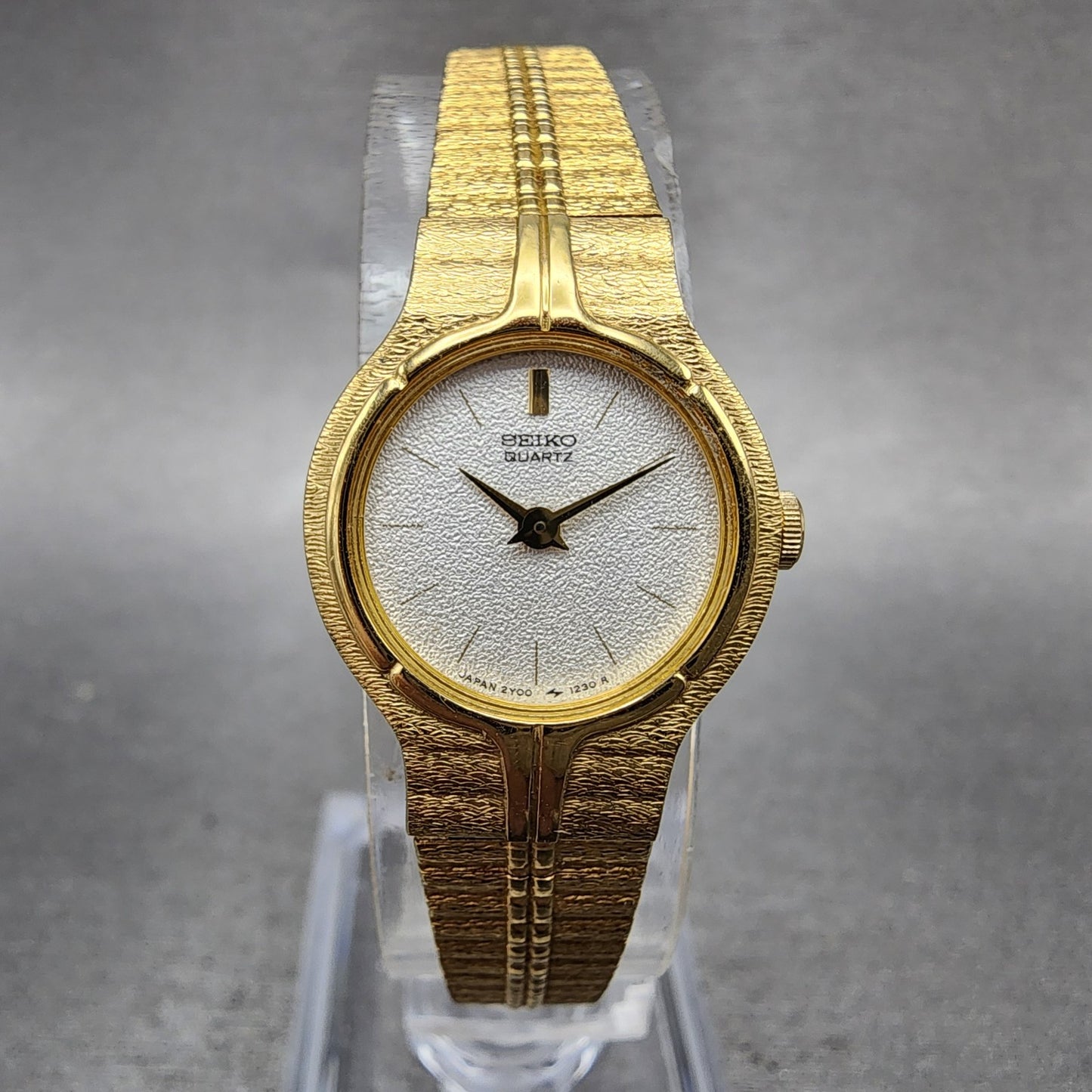Seiko Watch Women 19mm Silver Dial Gold Tone Round 2y000180 New Battery0