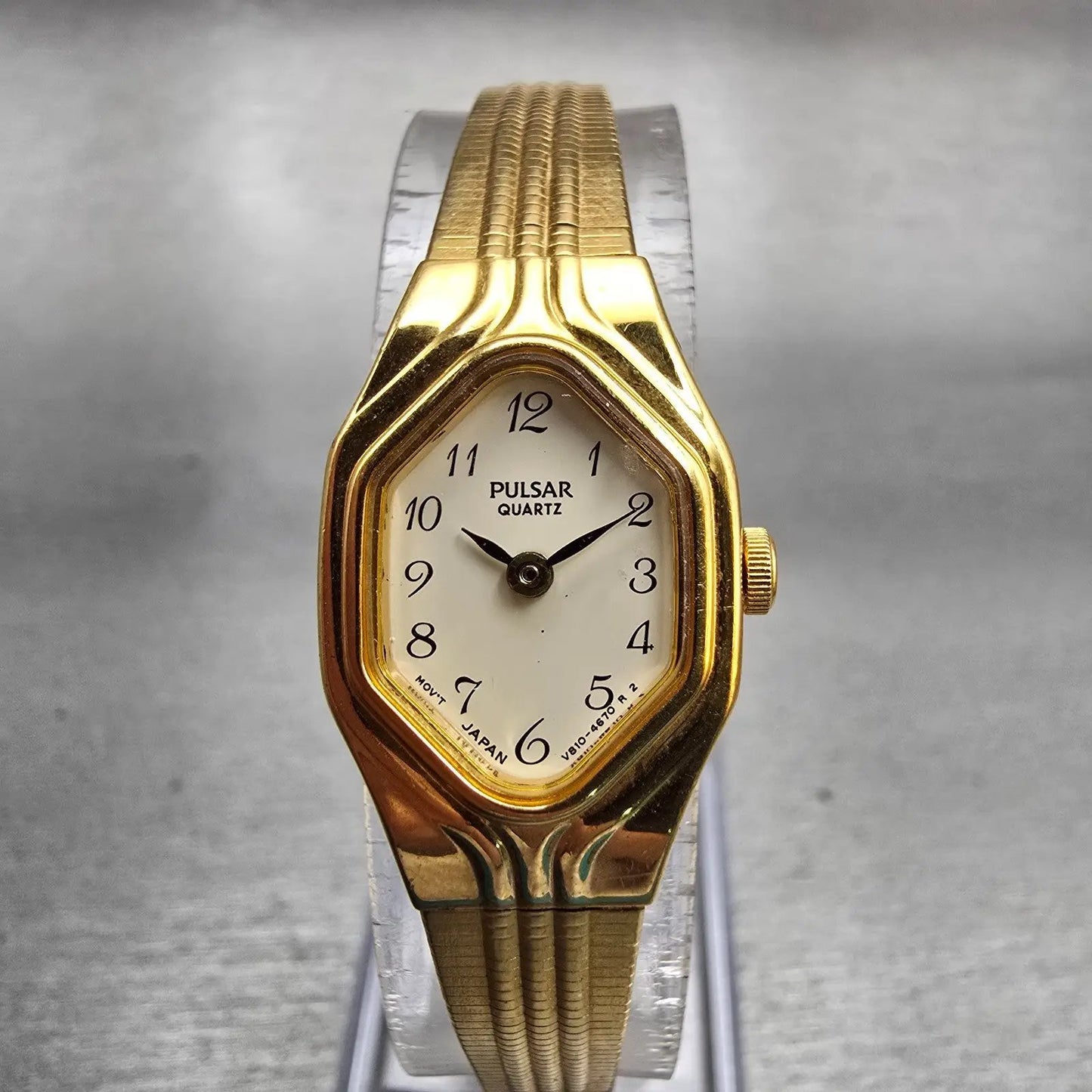 Seiko Pulsar Watch Women 16mm White Dial Gold Tone Oval V810-6370 New Battery0