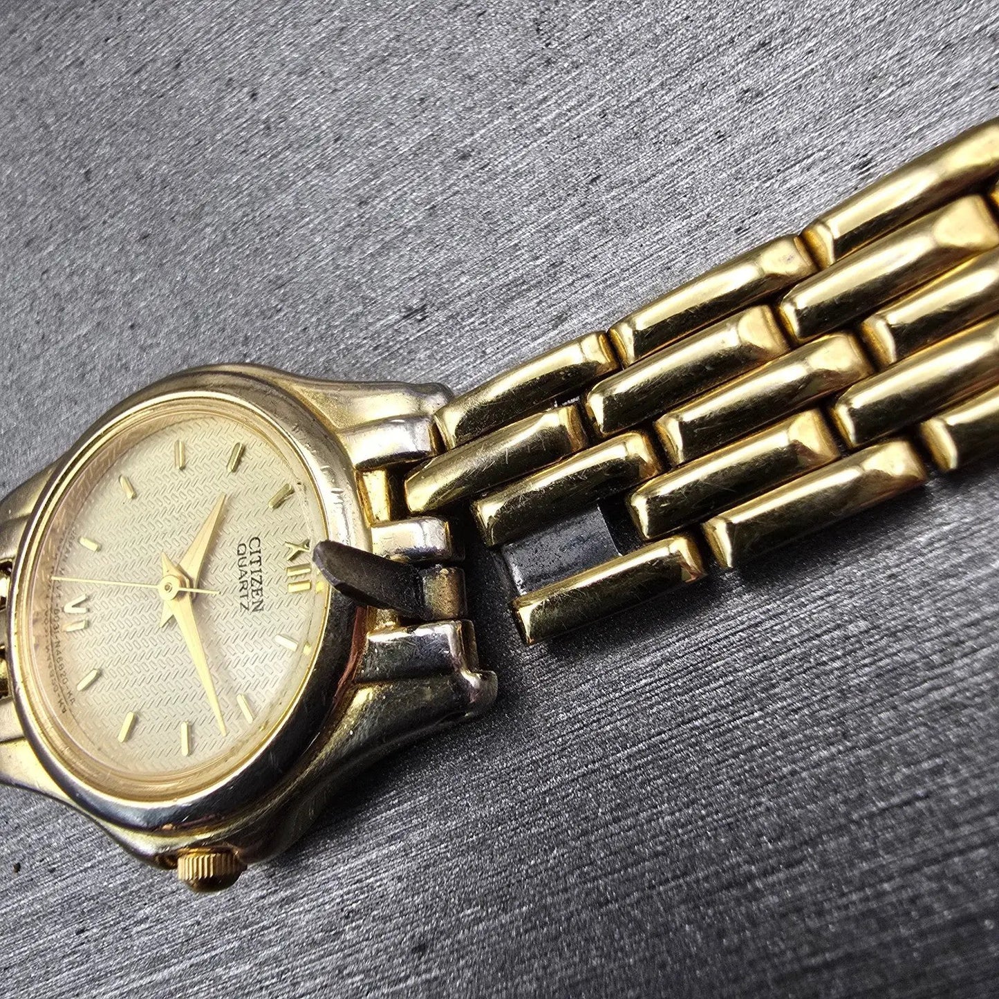 Citizen Watch Women 24mm Gold Dial Gold Tone Round READ!!!! 6031-S52543 New Batt12