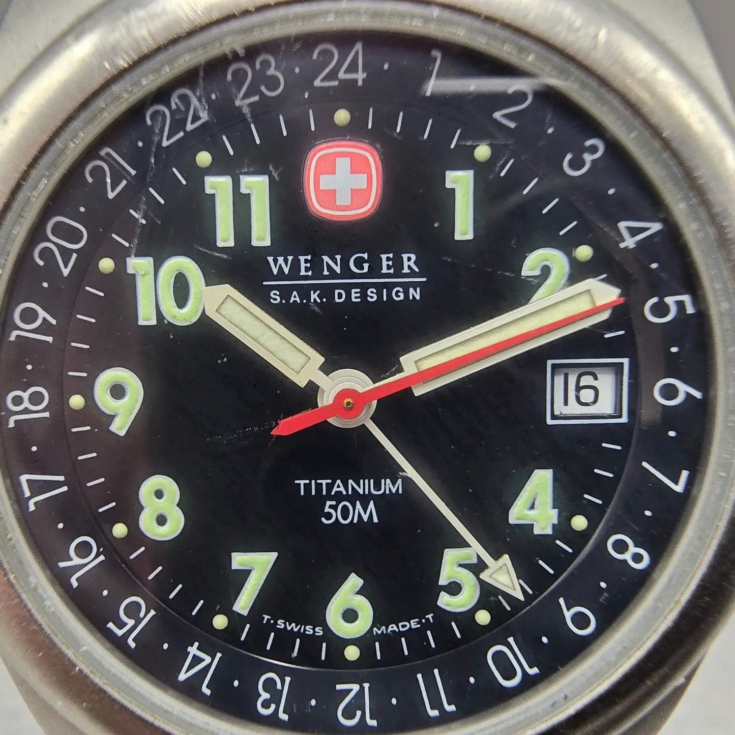 Wenger SAK Design GMT Watch Men 37mm black Dial Titanium Date 097.0665 PARTS2
