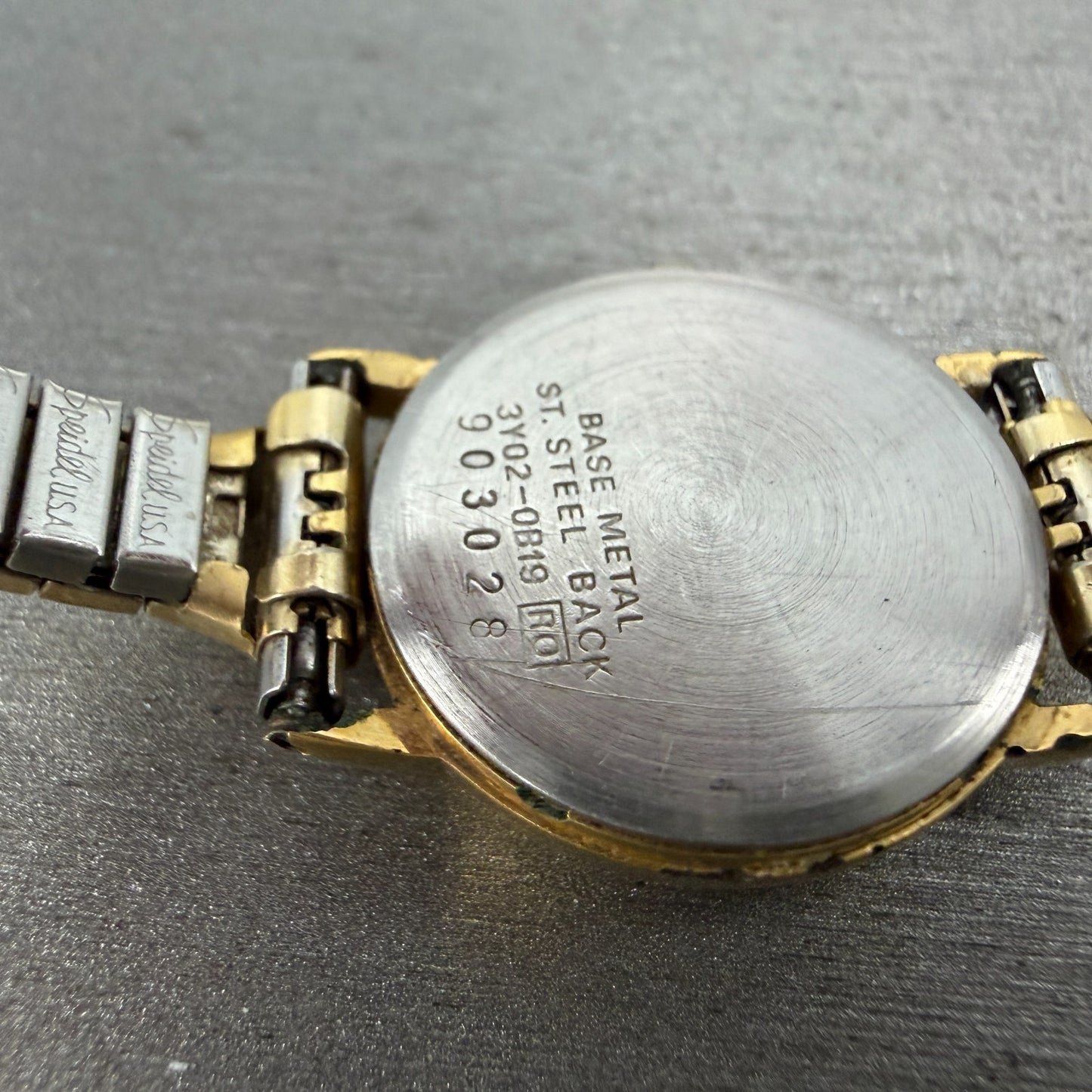 Seiko Watch Women 22mm White Dial Gold Tone Date Round 3Y02-0B19 New Battery9