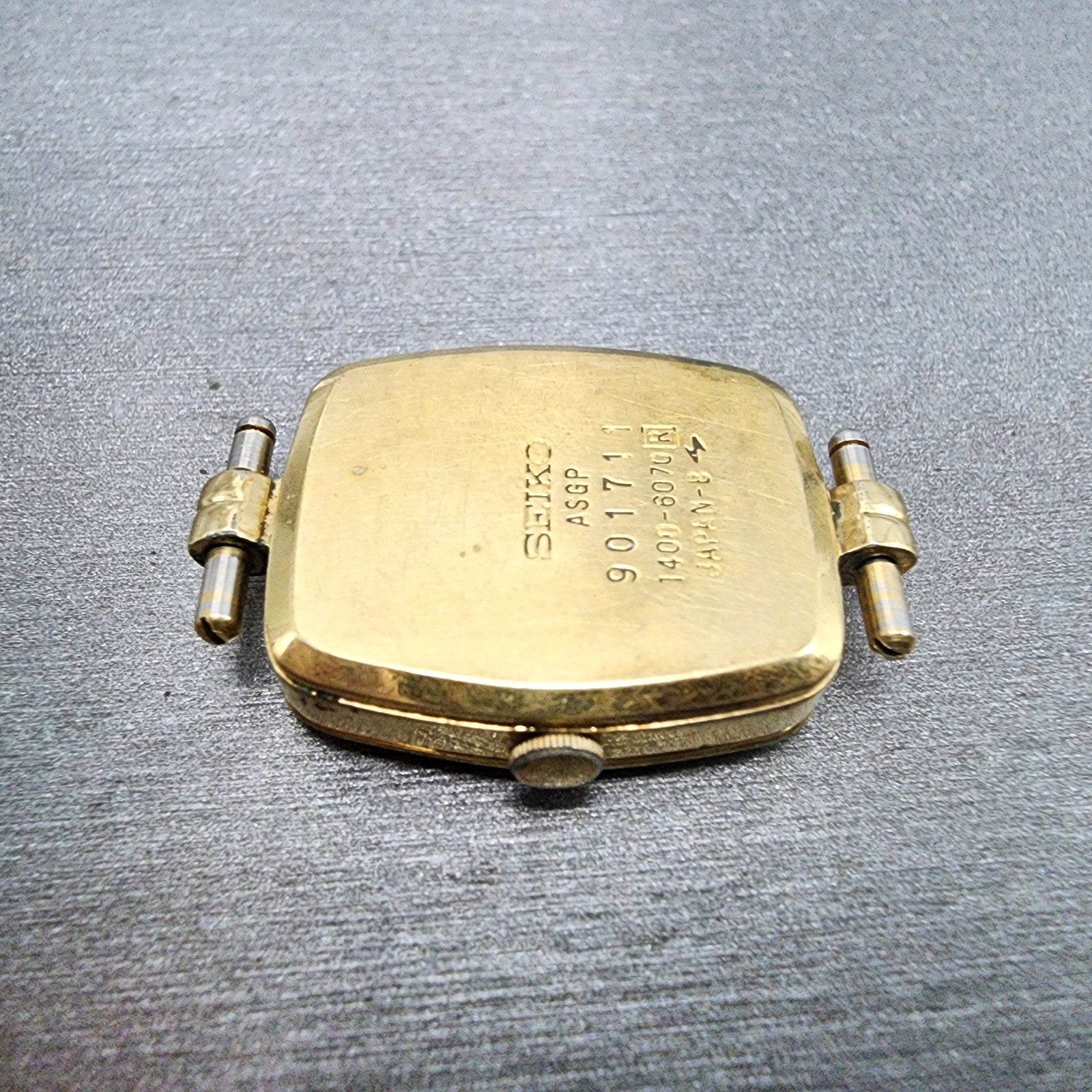 Seiko Tank Watch Women 20mm Champagne Dial Gold Tone Rectangle 14006070 New Bat7