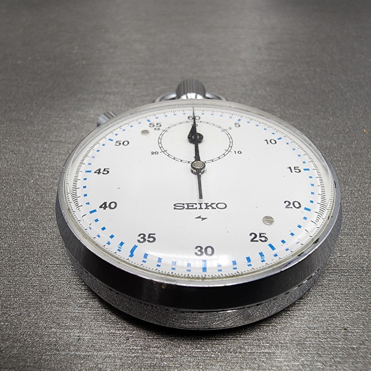 VTG Seiko Stopwatch 885021 Silver Tone White Dial Manual Wind Runs2