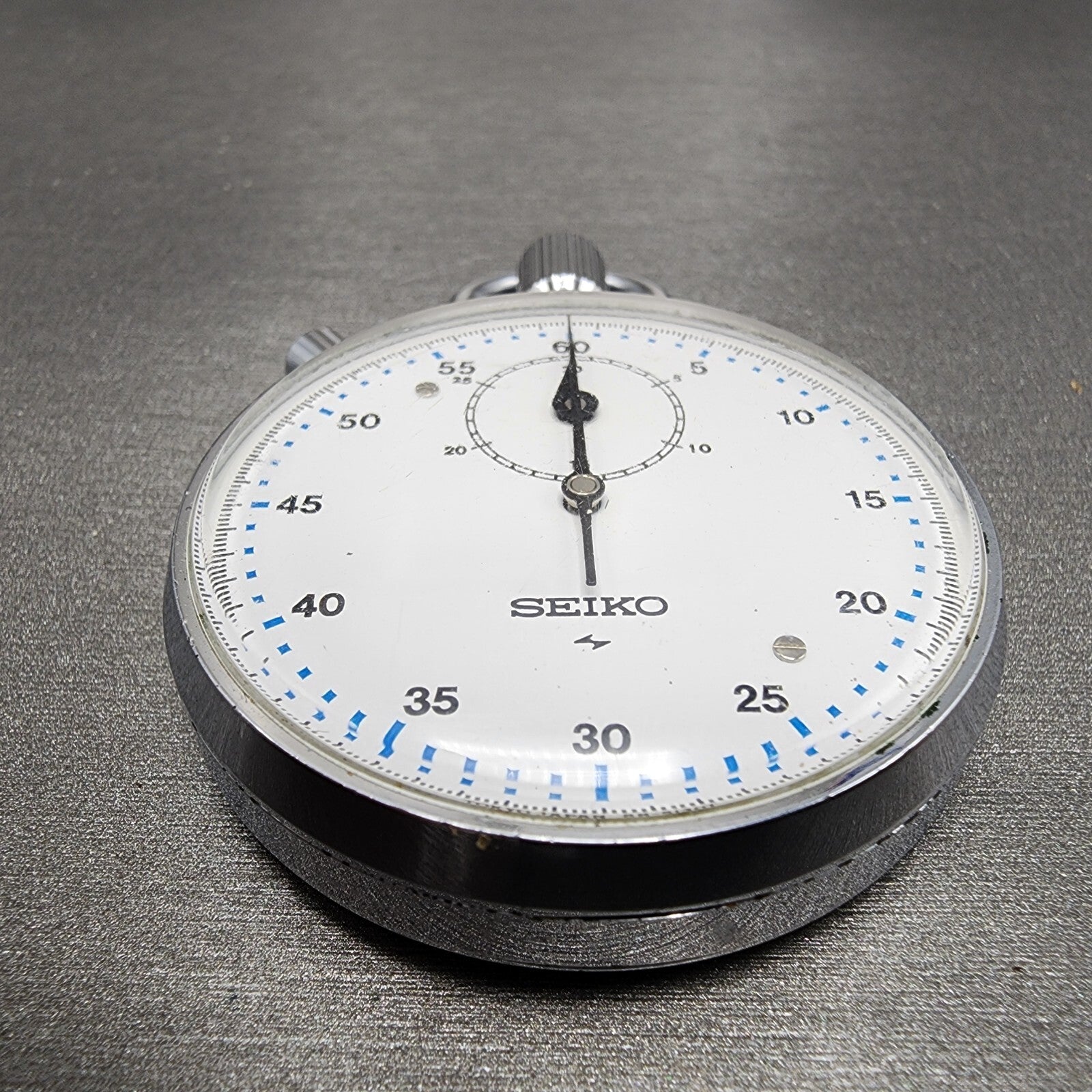 VTG Seiko Stopwatch 885021 Silver Tone White Dial Manual Wind Runs2