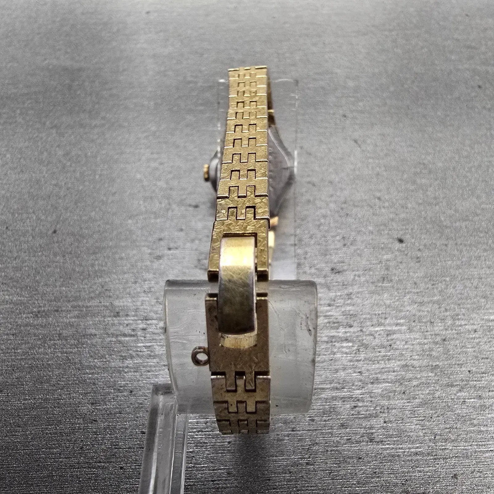 Seiko Watch Women 17mm Gold Dial Gold Tone Oval 1400-7389 New Battery Vintage7
