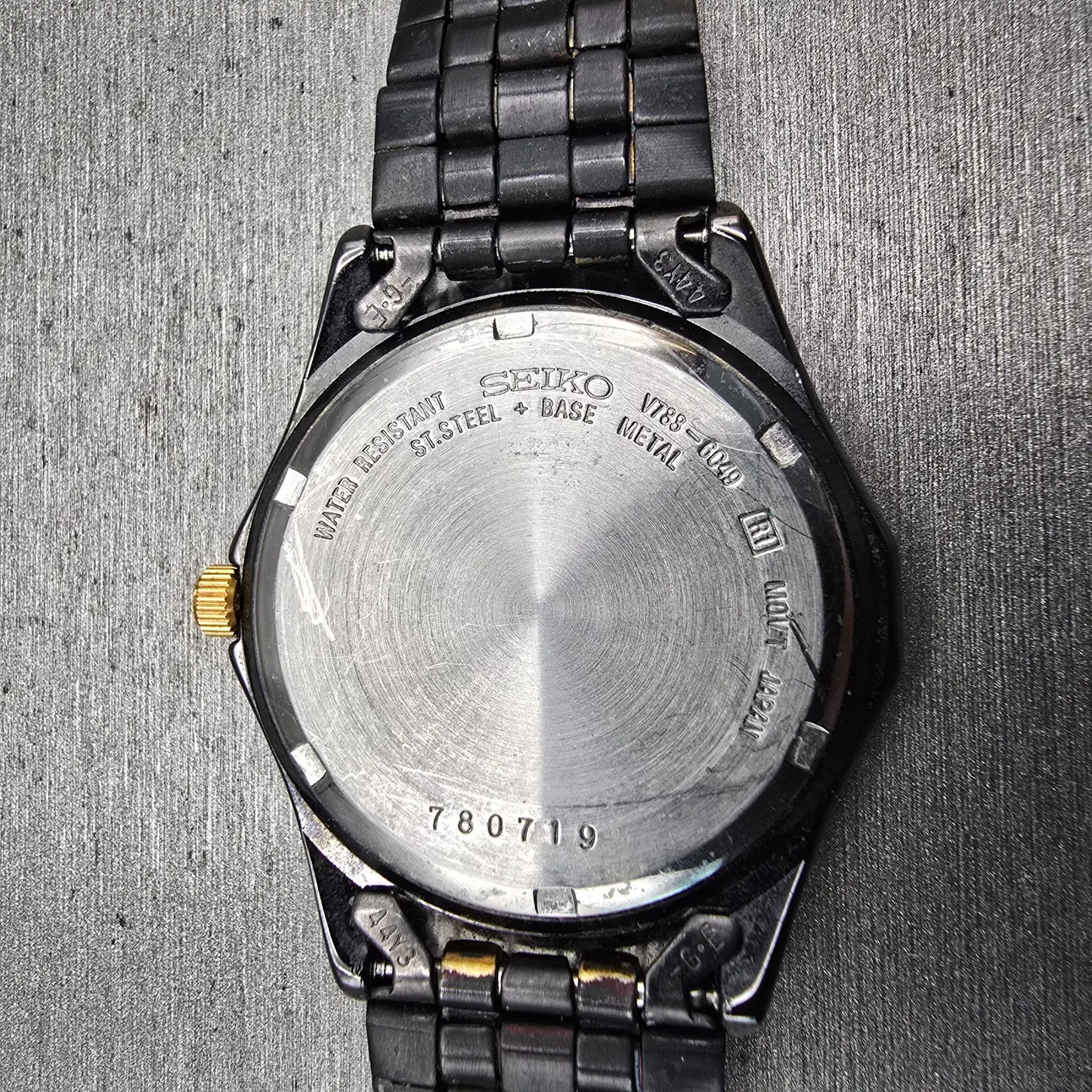 Seiko Watch Men 35mm Black Dial Black & Gold Tone Daydate Round V733-6C49 NewBat10