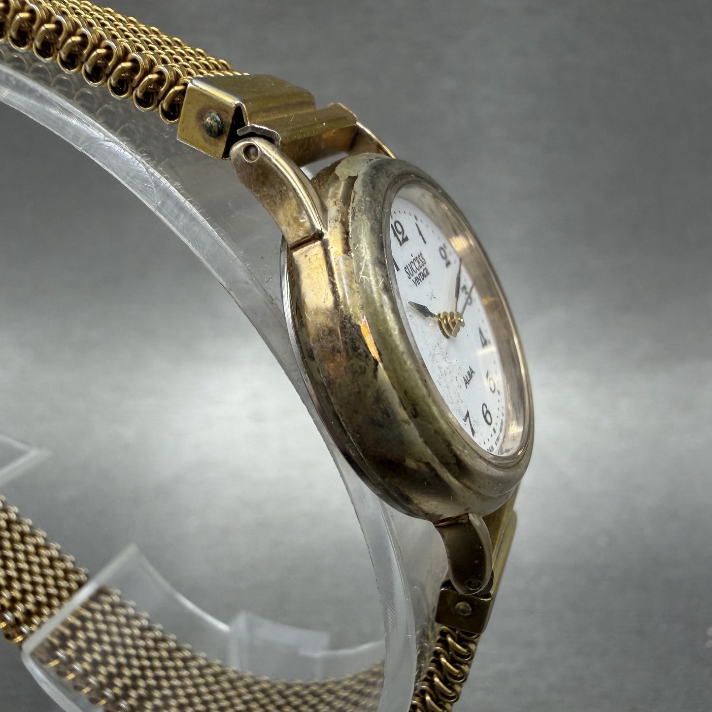 Seiko Alba success Watch Women 24mm White Dial Gold Tone V7016C00 New Battery3