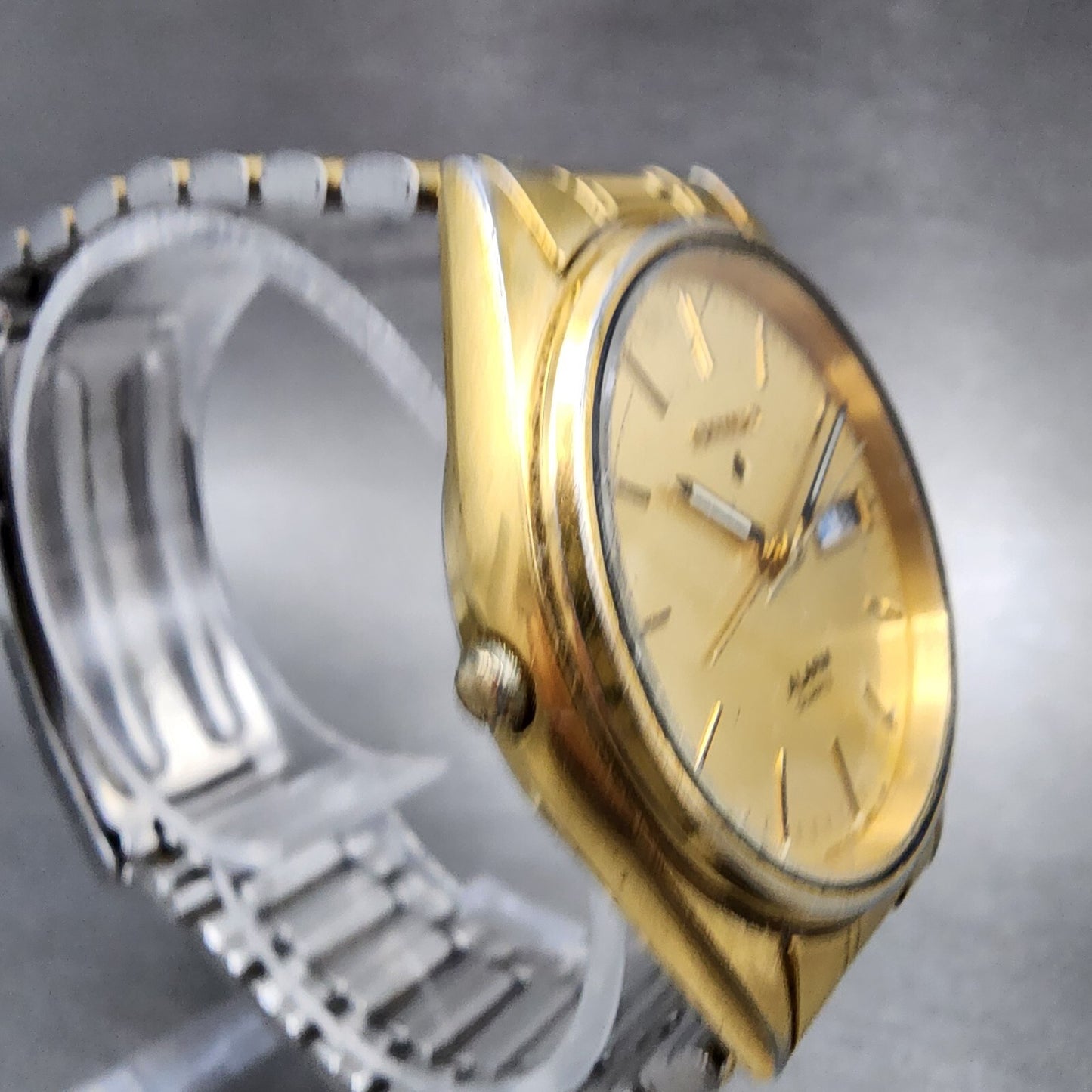 Seiko Alarm Watch Men 34mm Gold Dial Gold Tone Daydate Round 5C23-8009 READ!!!!!